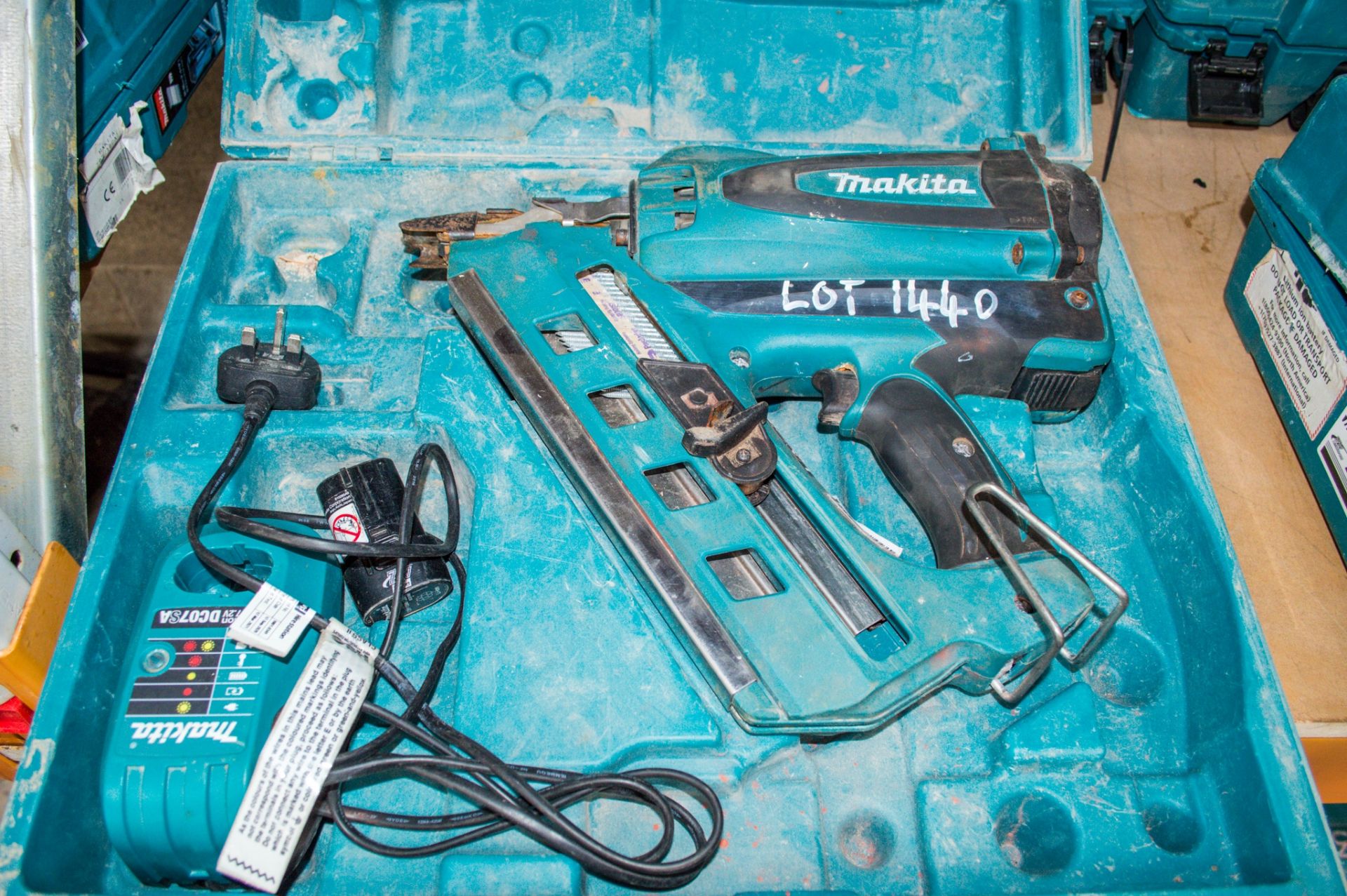 Makita GN900 7.2v cordless nail gun c/w battery, charger & carry case 15110882