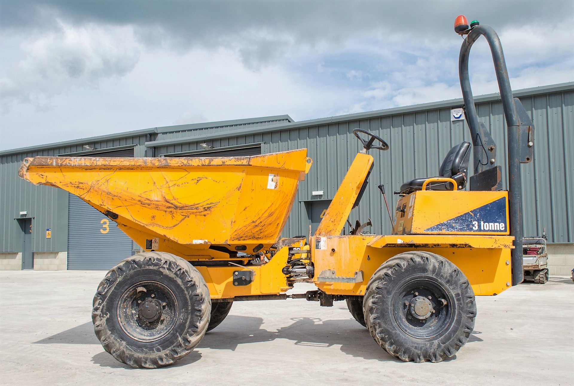 Thwaites 3 tonne swivel skip dumper Year: 2012 S/N: 1208C2421 Recorded Hours: 2506 21863 - Image 7 of 20