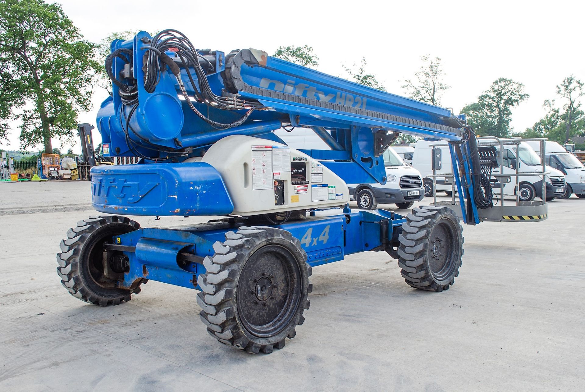 Nifty HR21D 4x4 diesel driven articulated boom access platform Year: 2007 S/N: 2116142 Recorded - Image 3 of 17