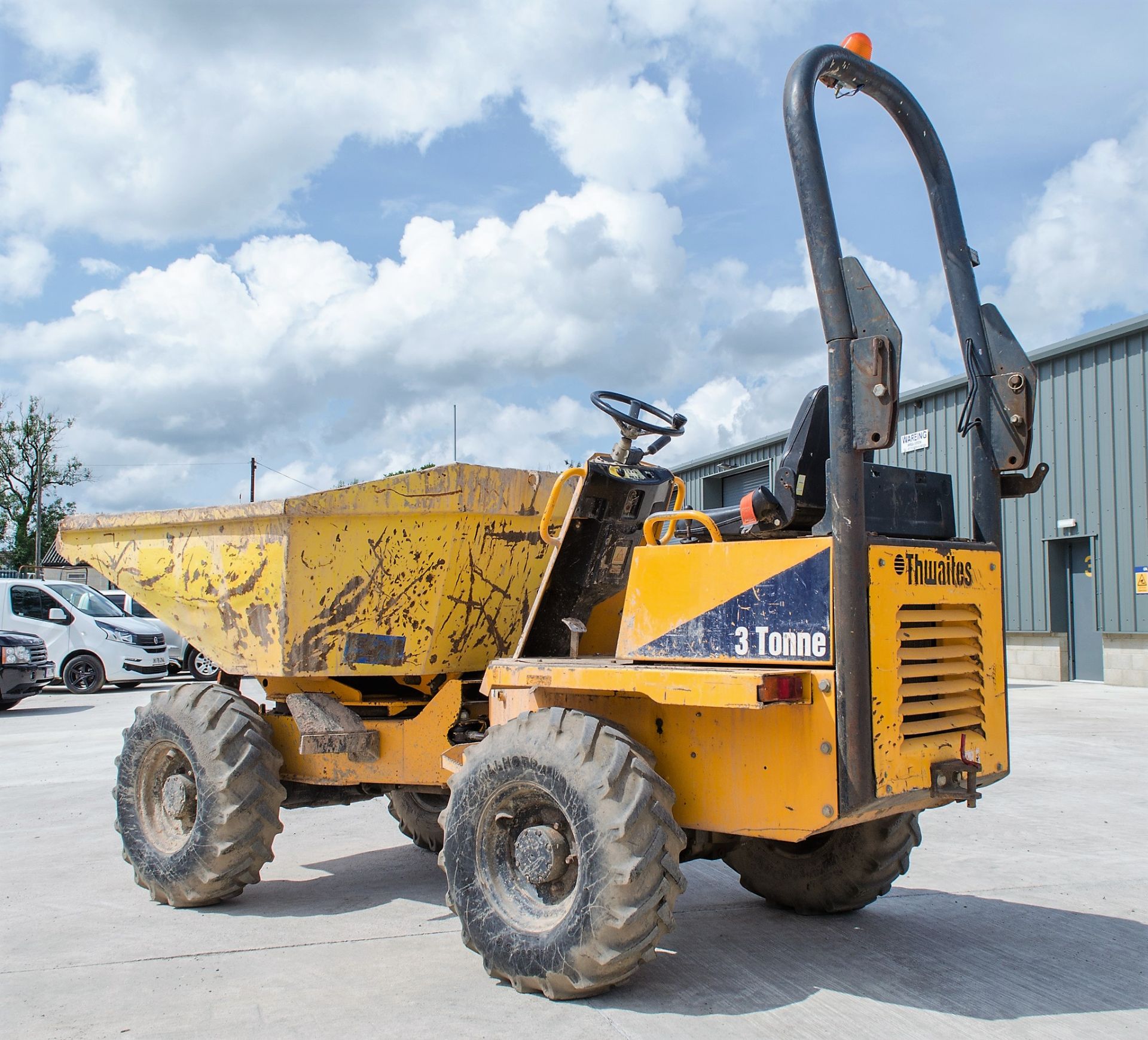 Thwaites 3 tonne swivel skip dumper Year: 2008 S/N: 18E087 Recorded Hours: 2154 1567 - Image 3 of 18