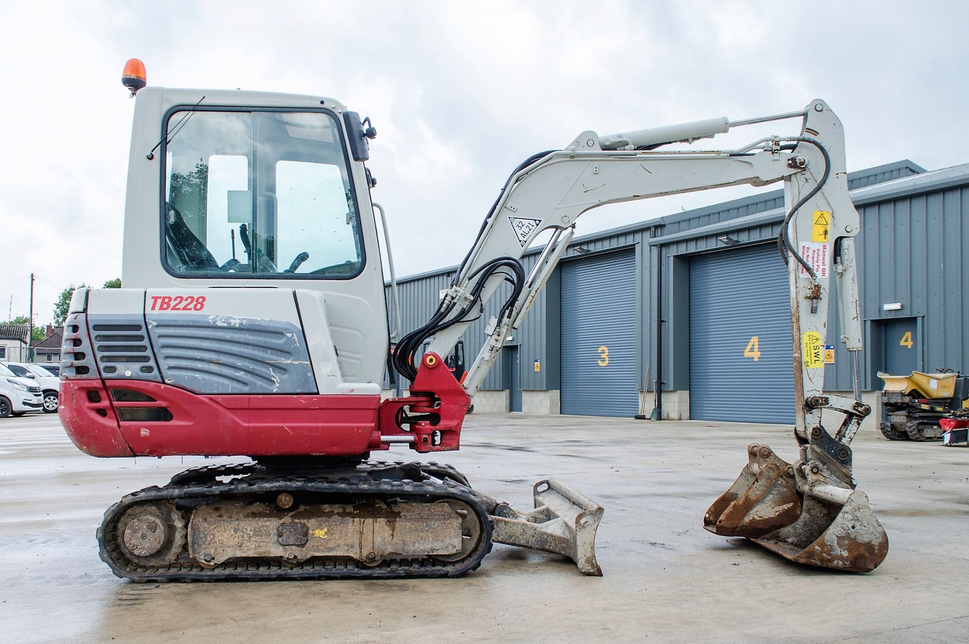 Takeuchi TB228 2.8 tonne rubber tracked mini excavator Year: 2015 S/N: 122804197 Recorded Hours: - Image 8 of 19