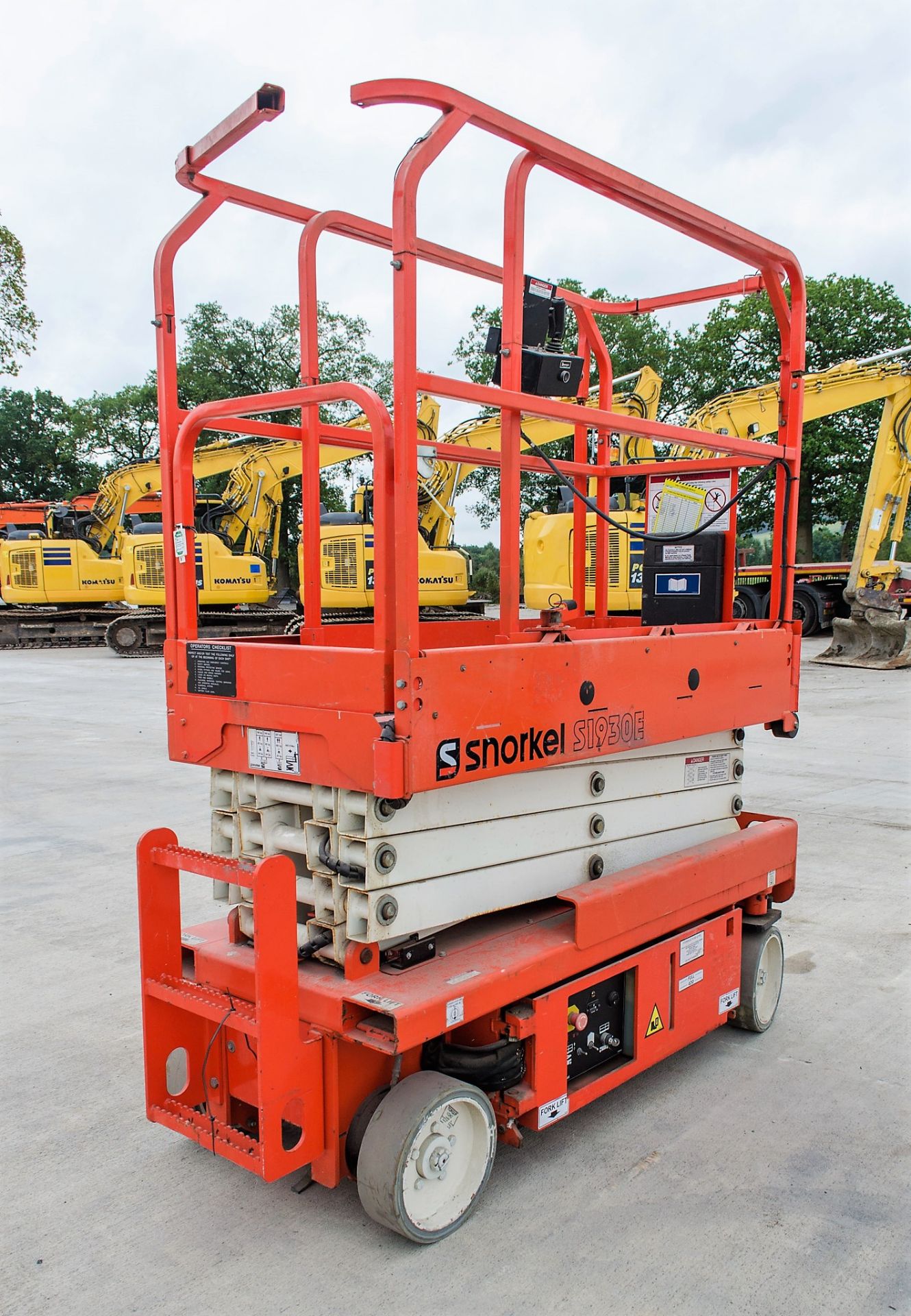 Snorkel S1930E battery electric scissor lift access platform Year: 2012 S/N: 000850 Recorded