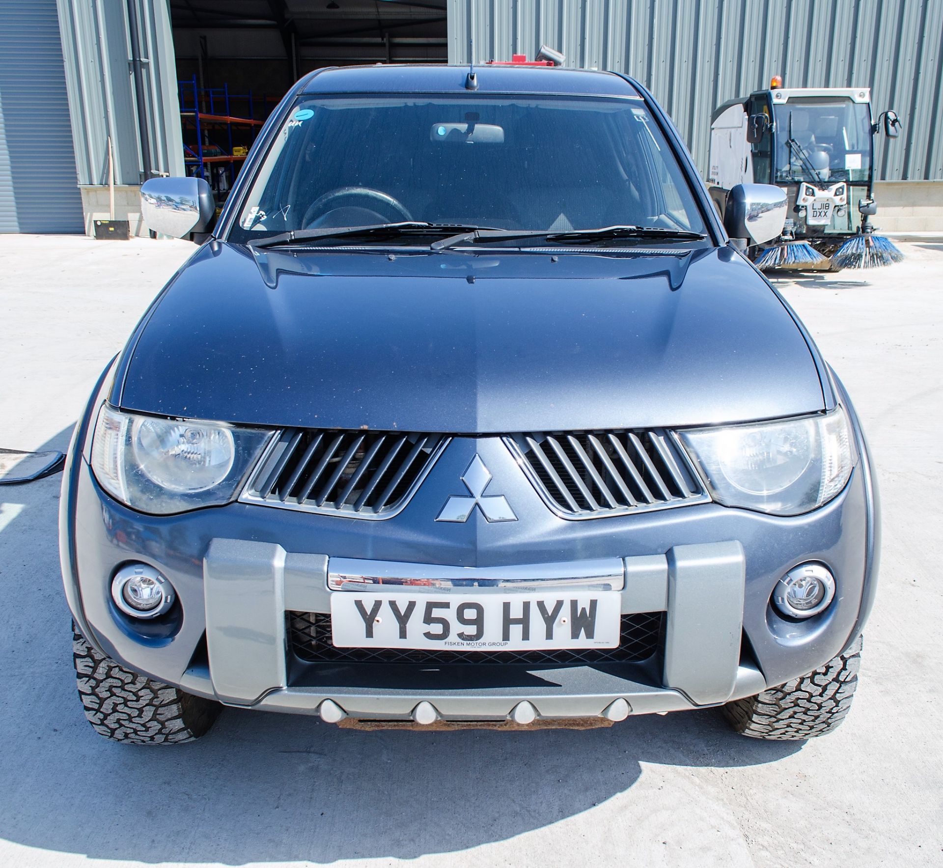 Mitsubishi L200 Warrior DI-D 2477cc diesel 4 door pick up Registration number: YY59 HYW Date of - Image 5 of 27