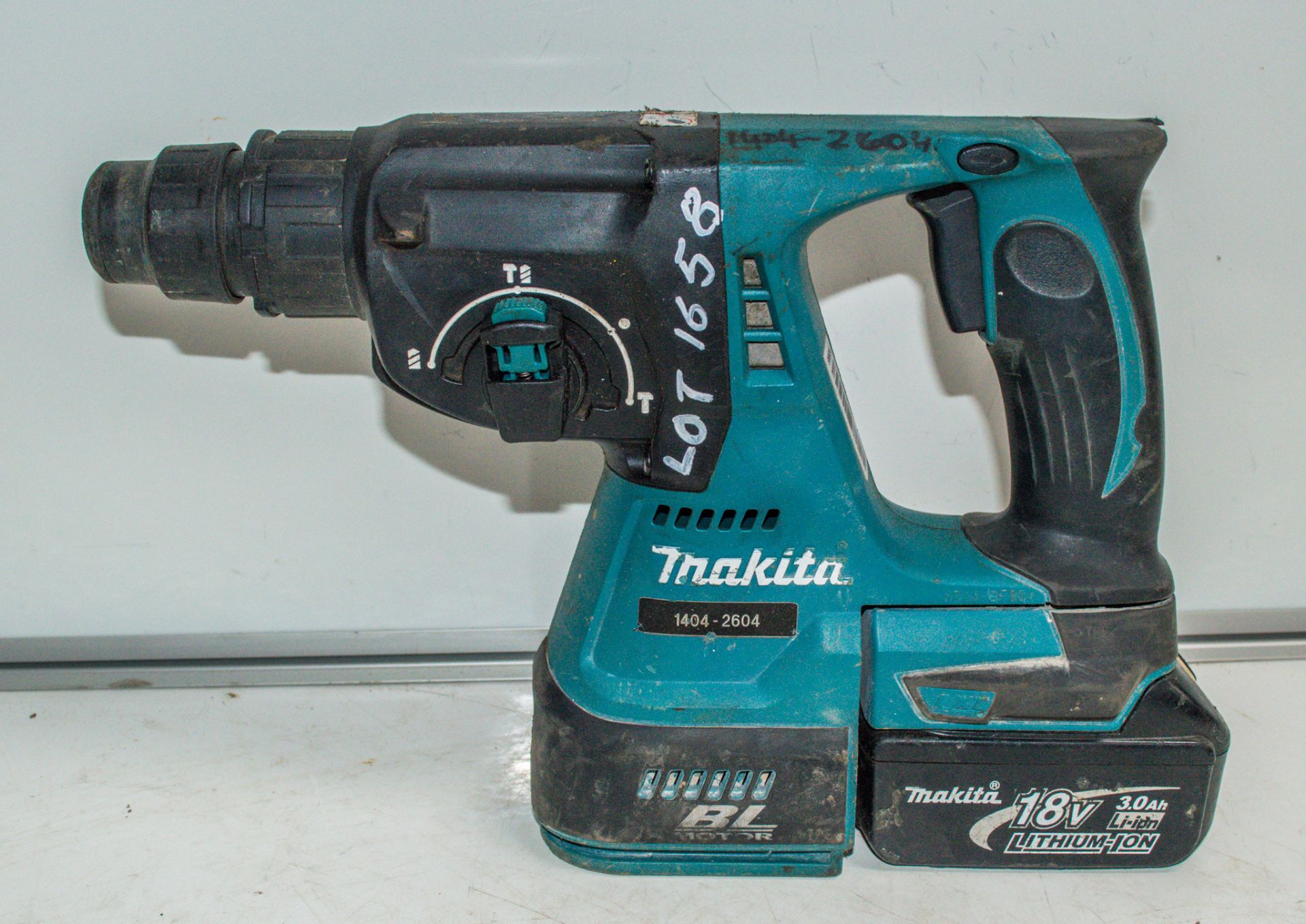 Makita DHR242 18v power drill 14042604 ** No charger **