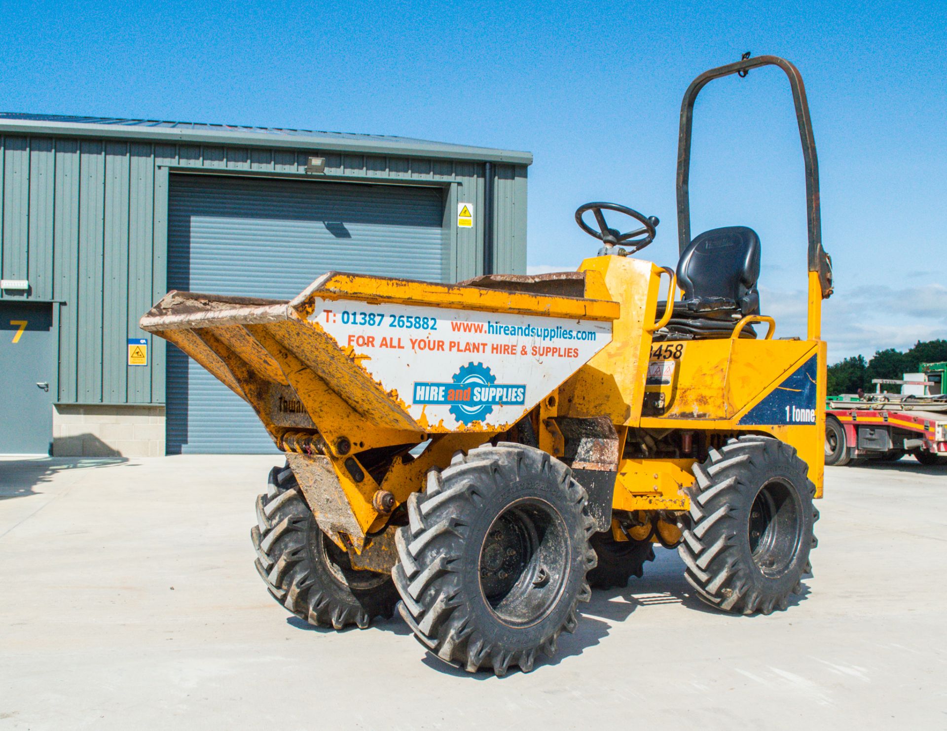 Thwaites 1 tonne hi-tip dumper Year: 2009 S/N: B8383 Recorded Hours: 5562 18458