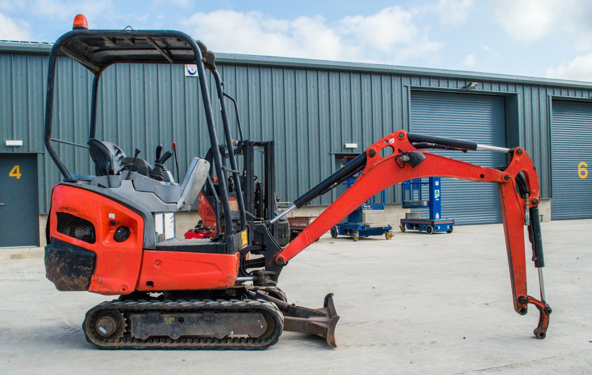 Kubota KX015-4 1.5 tonne rubber tracked mini excavator Year: 2011 S/N: 55621 Recorded hours: 3130 - Image 7 of 17