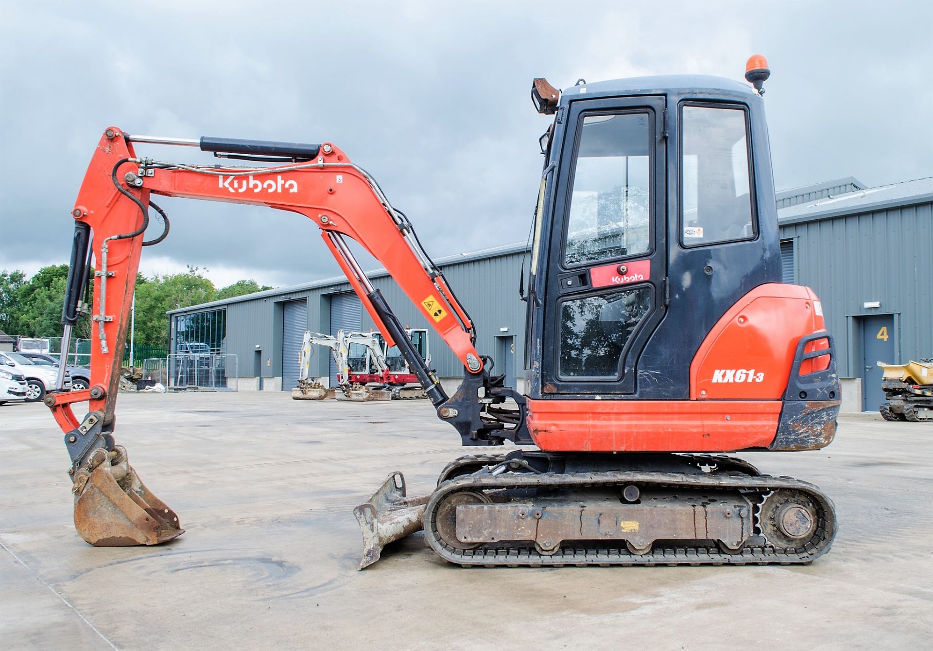Kubota KX61-3 2.6 tonne rubber tracked excavator Year: 2015 S/N: 82259 Recorded Hours: 2075 blade, - Image 7 of 20