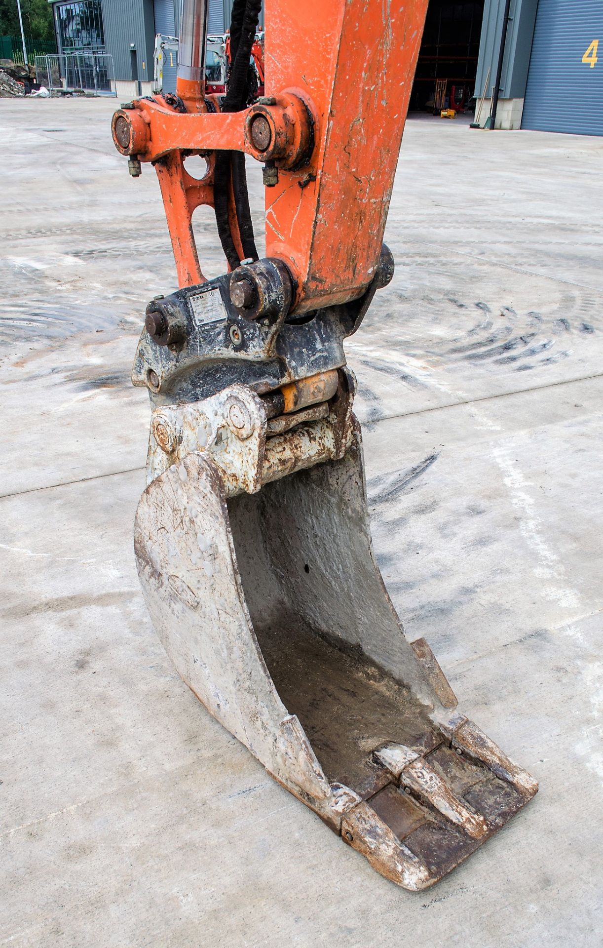 Hitachi Zaxis 85 USB-5 reduced tail swing 8.5 tonne rubber padd tracked excavator - Image 12 of 31