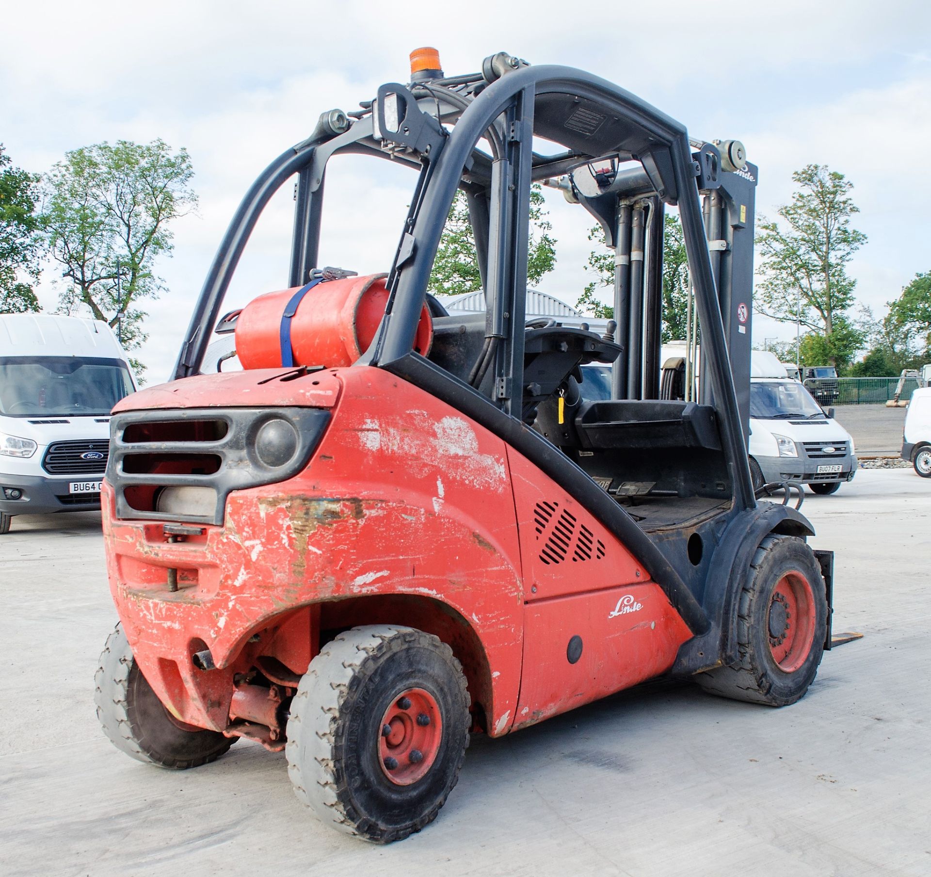 Linde H25T 2.5 tonne gas powered fork lift truck Year: 2008 S/N: H2X393WO6494 Recorded Hours: 4970 - Image 3 of 14
