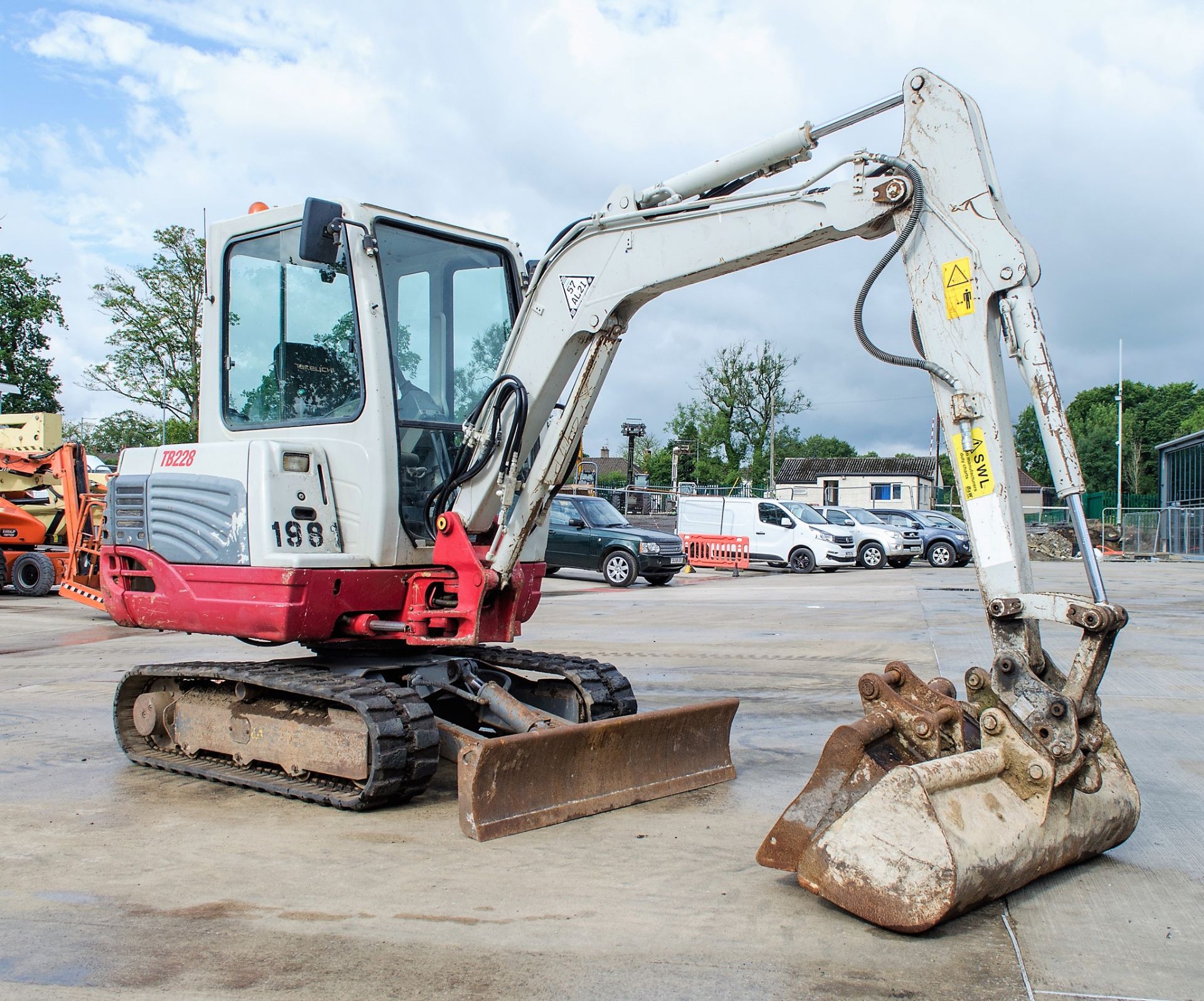 Takeuchi TB228 2.8 tonne rubber tracked mini excavator Year: 2015 S/N: 122804283 Recorded Hours: - Image 2 of 19