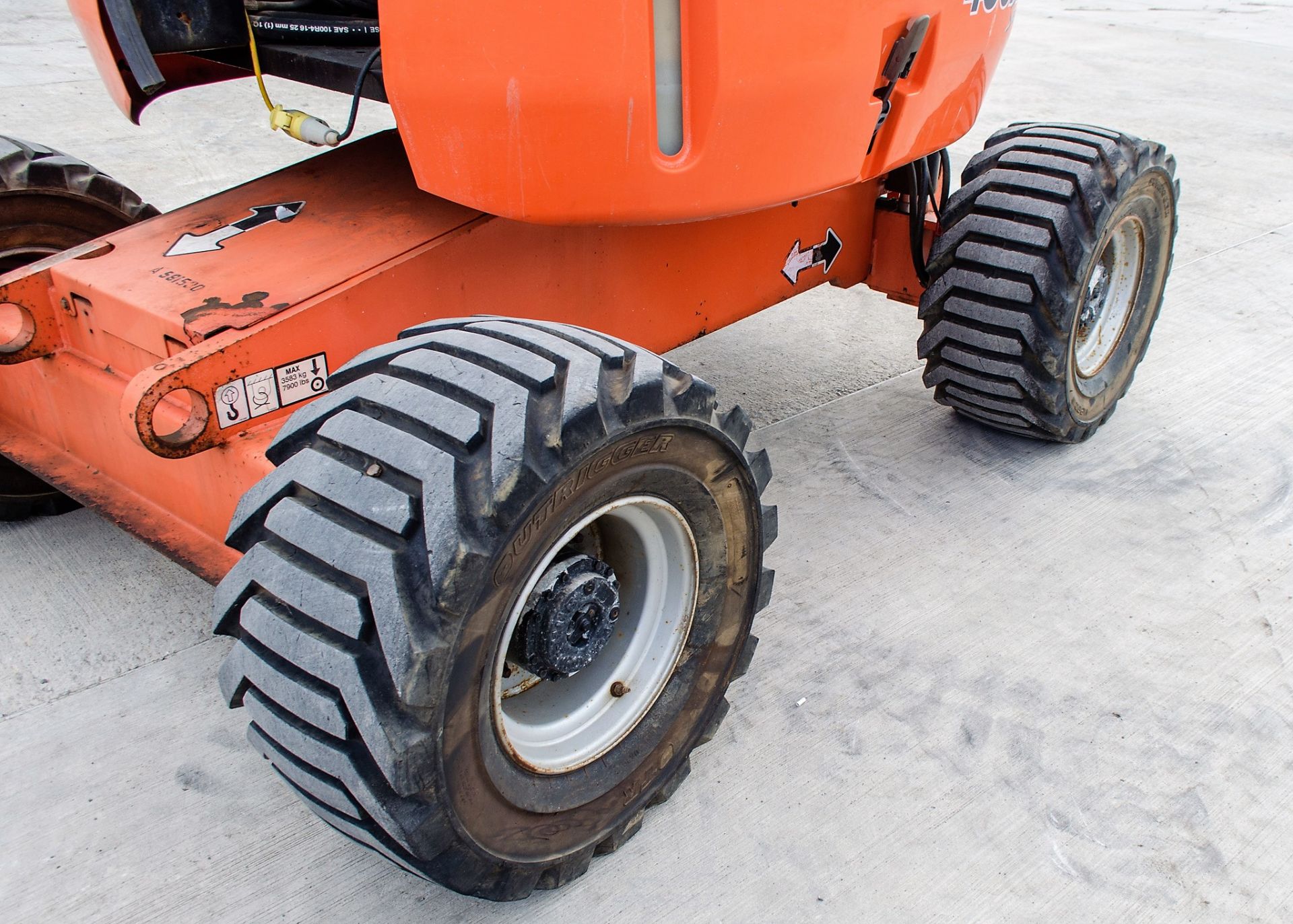 JLG 450AJ Series II 4x4 diesel driven articulated boom access platform Year: 2012 S/N: E300000788 - Image 12 of 16