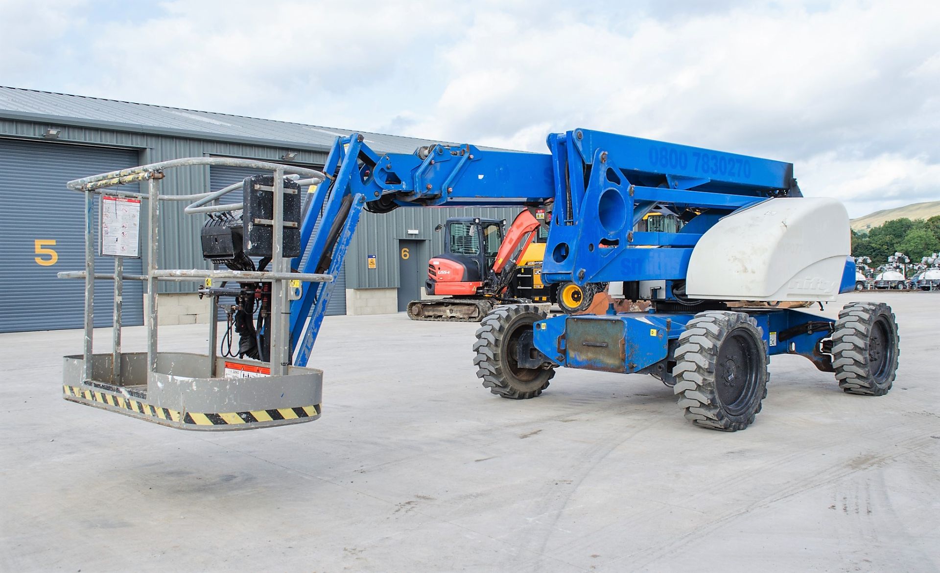 Nifty HR21D 4x4 diesel driven articulated boom access platform Year: 2007 S/N: 2116142 Recorded