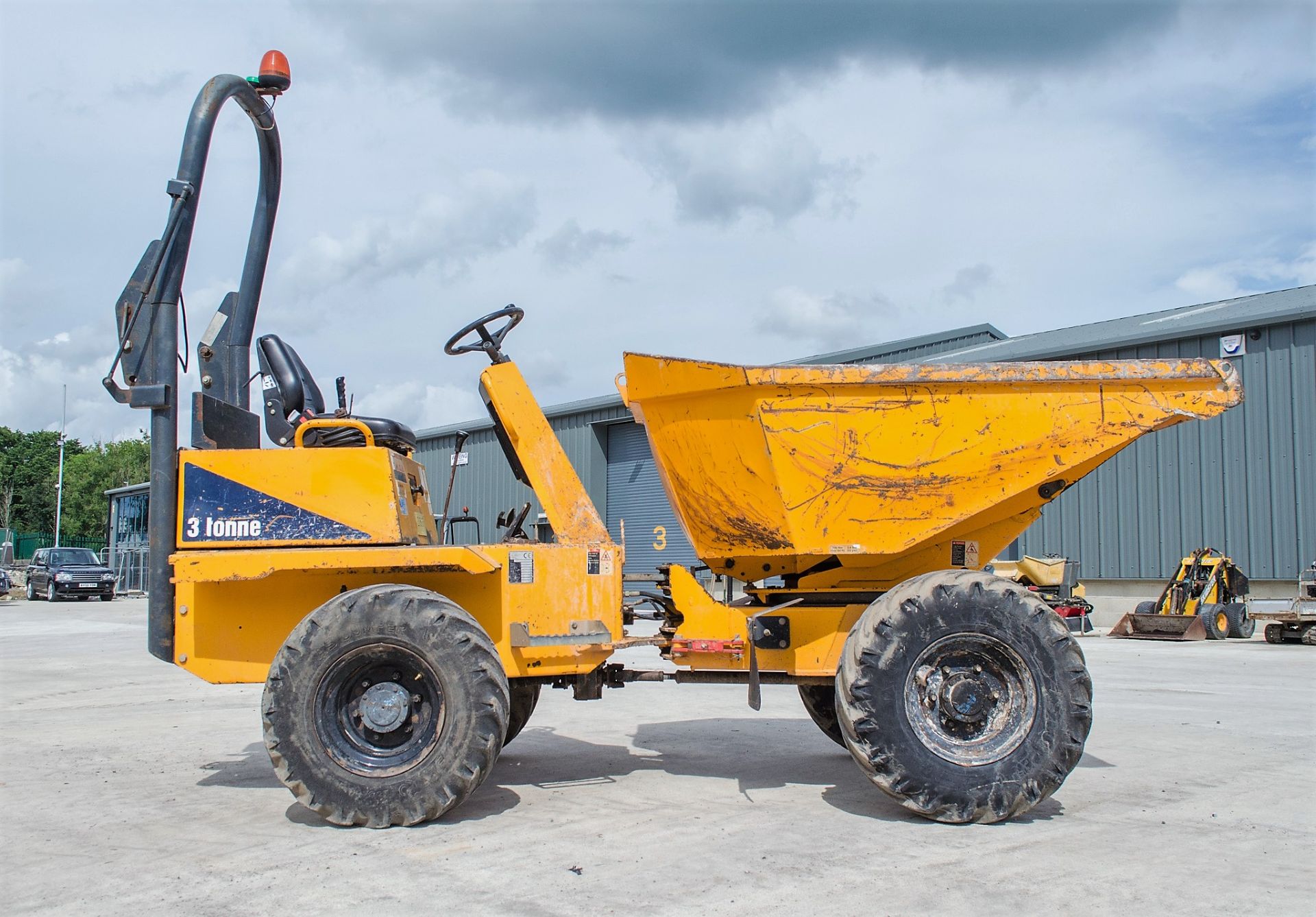 Thwaites 3 tonne swivel skip dumper Year: 2012 S/N: 1208C2421 Recorded Hours: 2506 21863 - Image 8 of 20