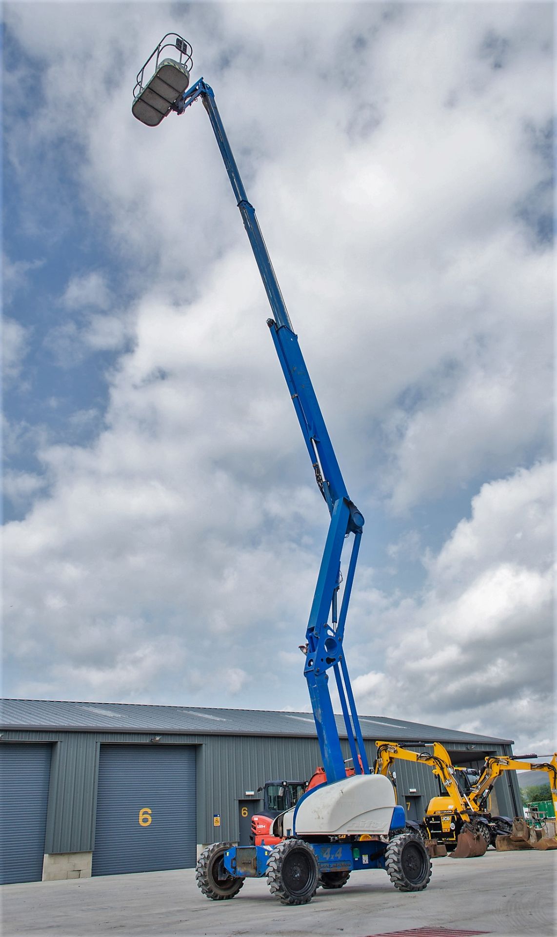 Nifty HR21D 4x4 diesel driven articulated boom access platform Year: 2007 S/N: 2116142 Recorded - Image 9 of 17