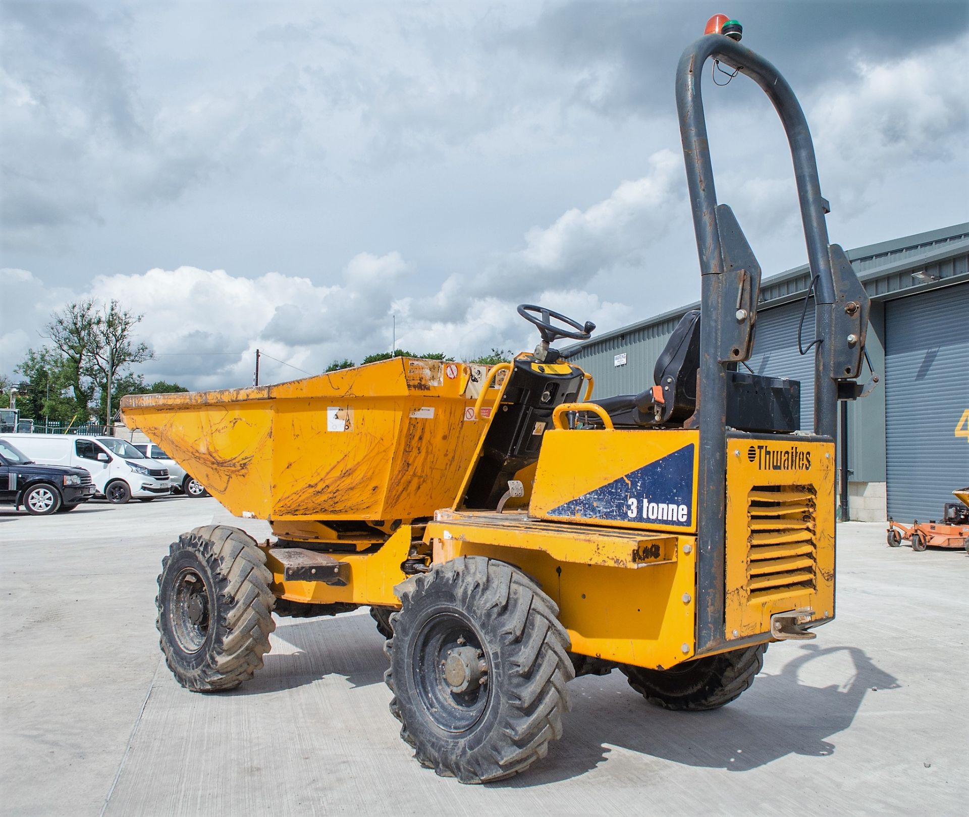 Thwaites 3 tonne swivel skip dumper Year: 2012 S/N: 1208C2421 Recorded Hours: 2506 21863 - Image 3 of 20