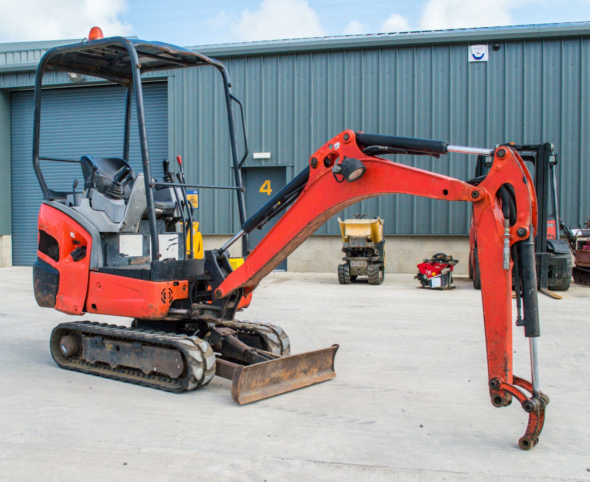 Kubota KX015-4 1.5 tonne rubber tracked mini excavator Year: 2011 S/N: 55621 Recorded hours: 3130 - Image 2 of 17