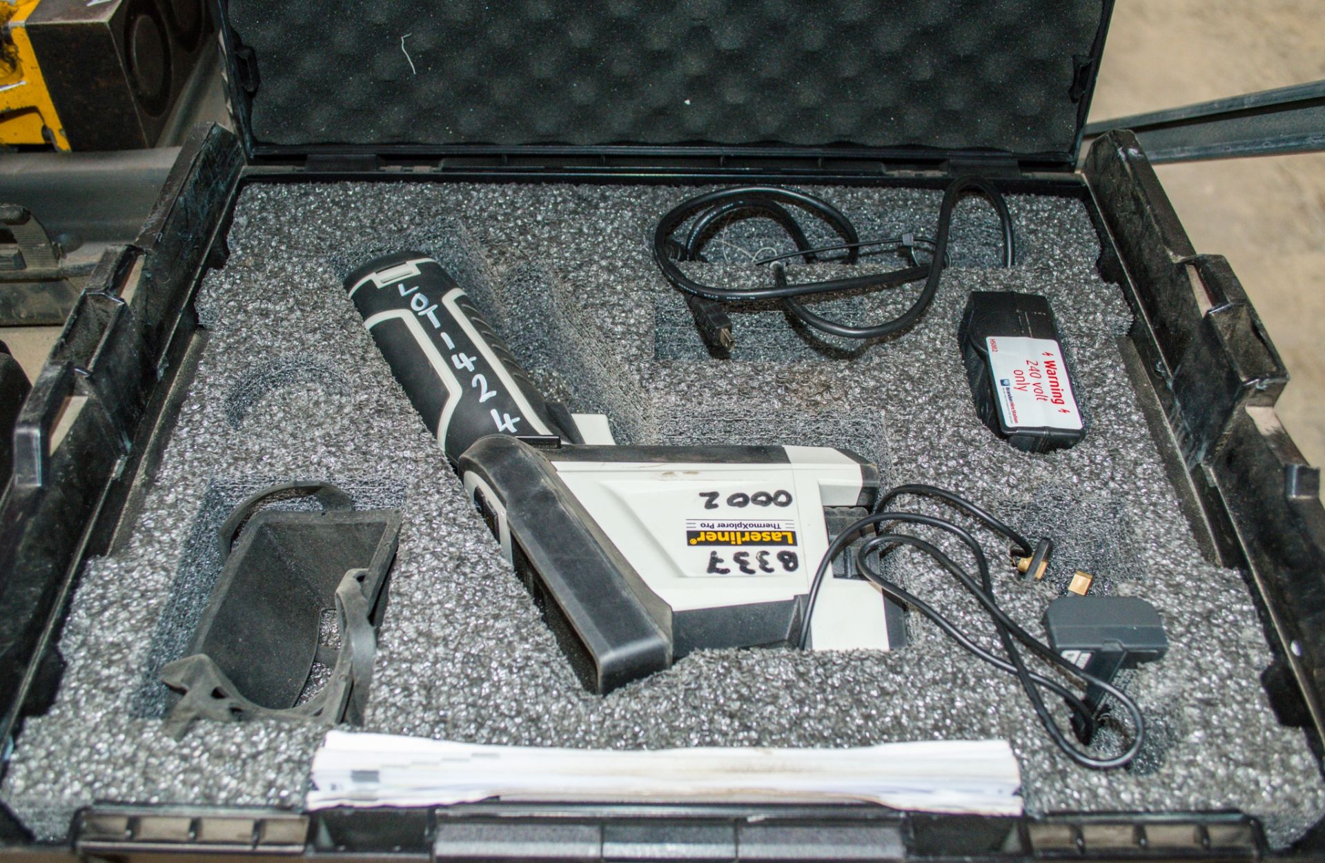 Laserliner Thermoxplorer Pro thermographics camera c/w 2 batteries, charger & carry case B3370002