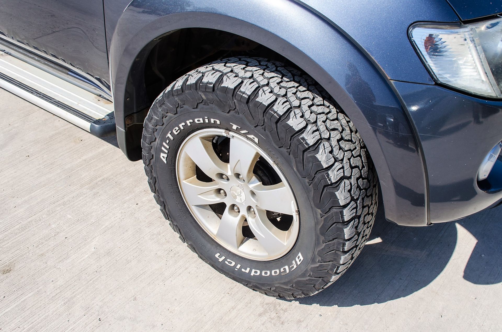 Mitsubishi L200 Warrior DI-D 2477cc diesel 4 door pick up Registration number: YY59 HYW Date of - Image 15 of 27