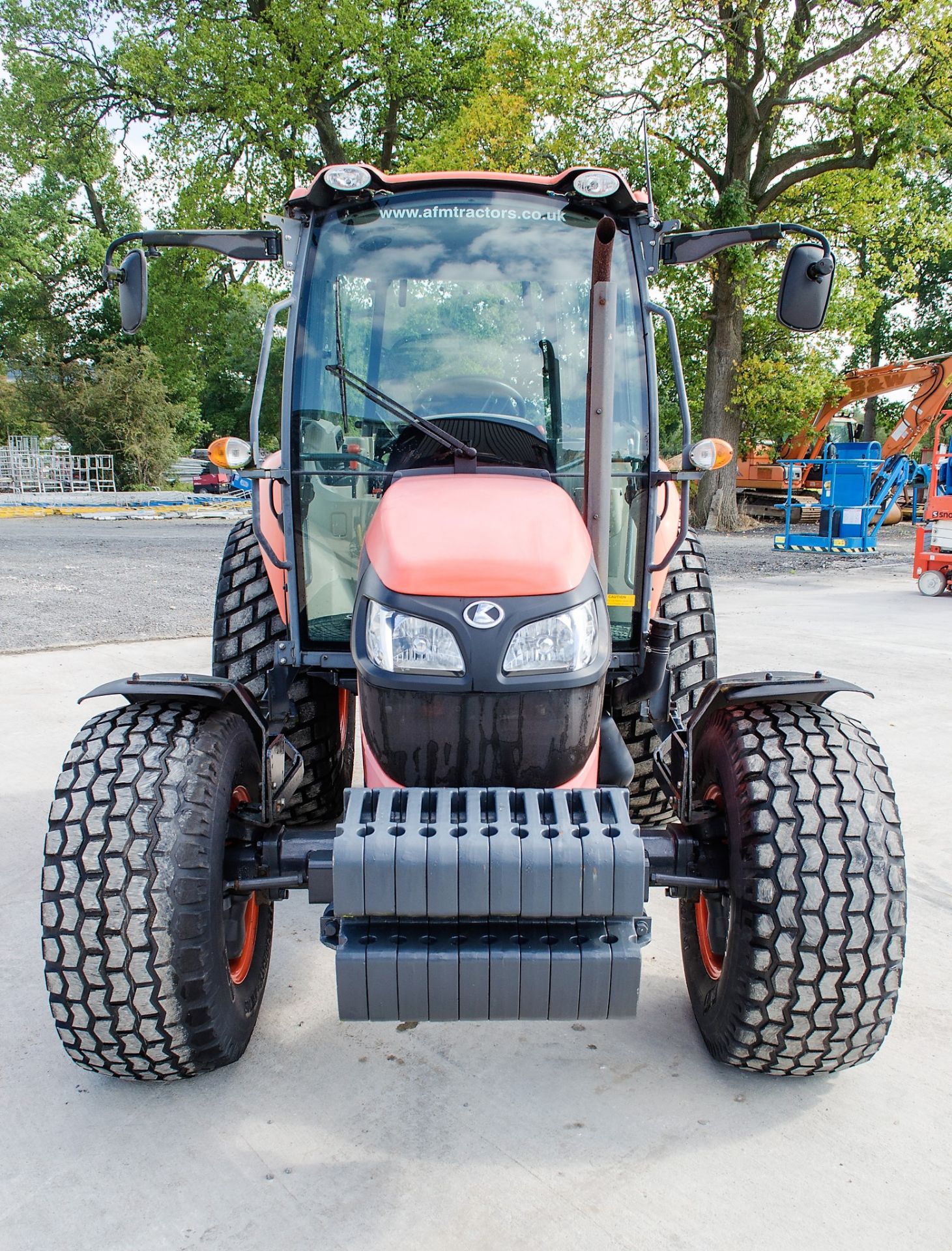 Kubota M6060 hydraulic shuttle 4x4 diesel tractor Registration Number: PN63 OBT Date of - Image 5 of 33