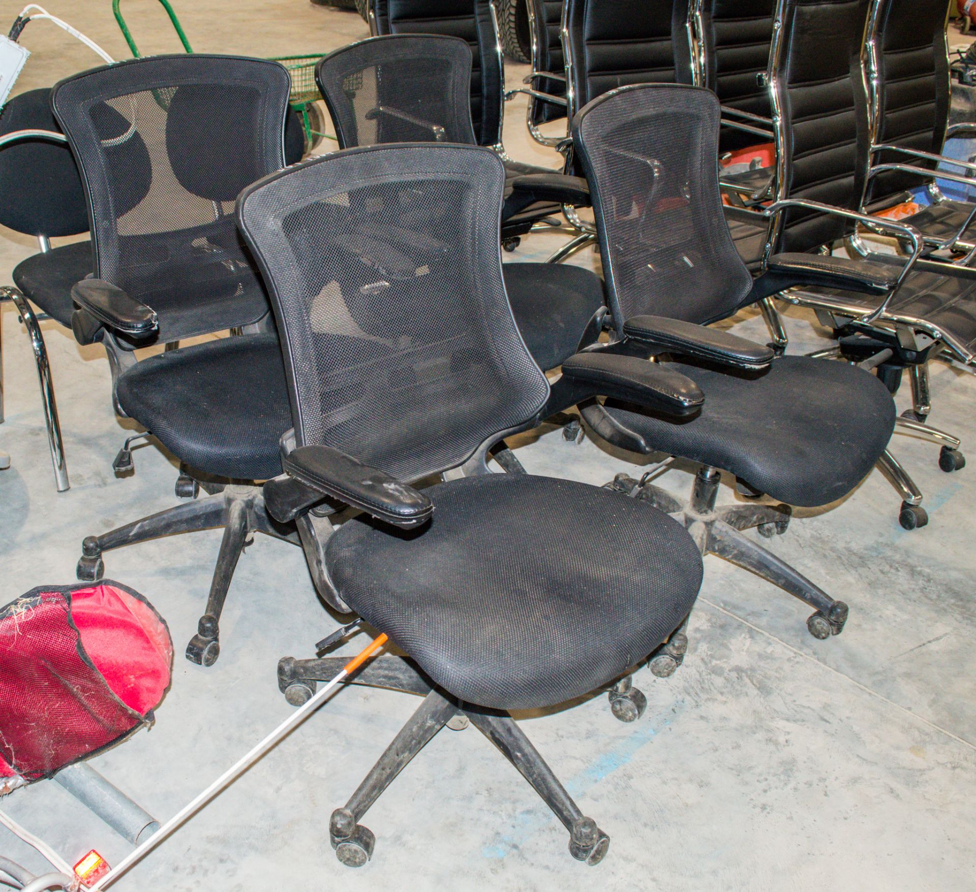 4- ajustable ergonomic office chairs
