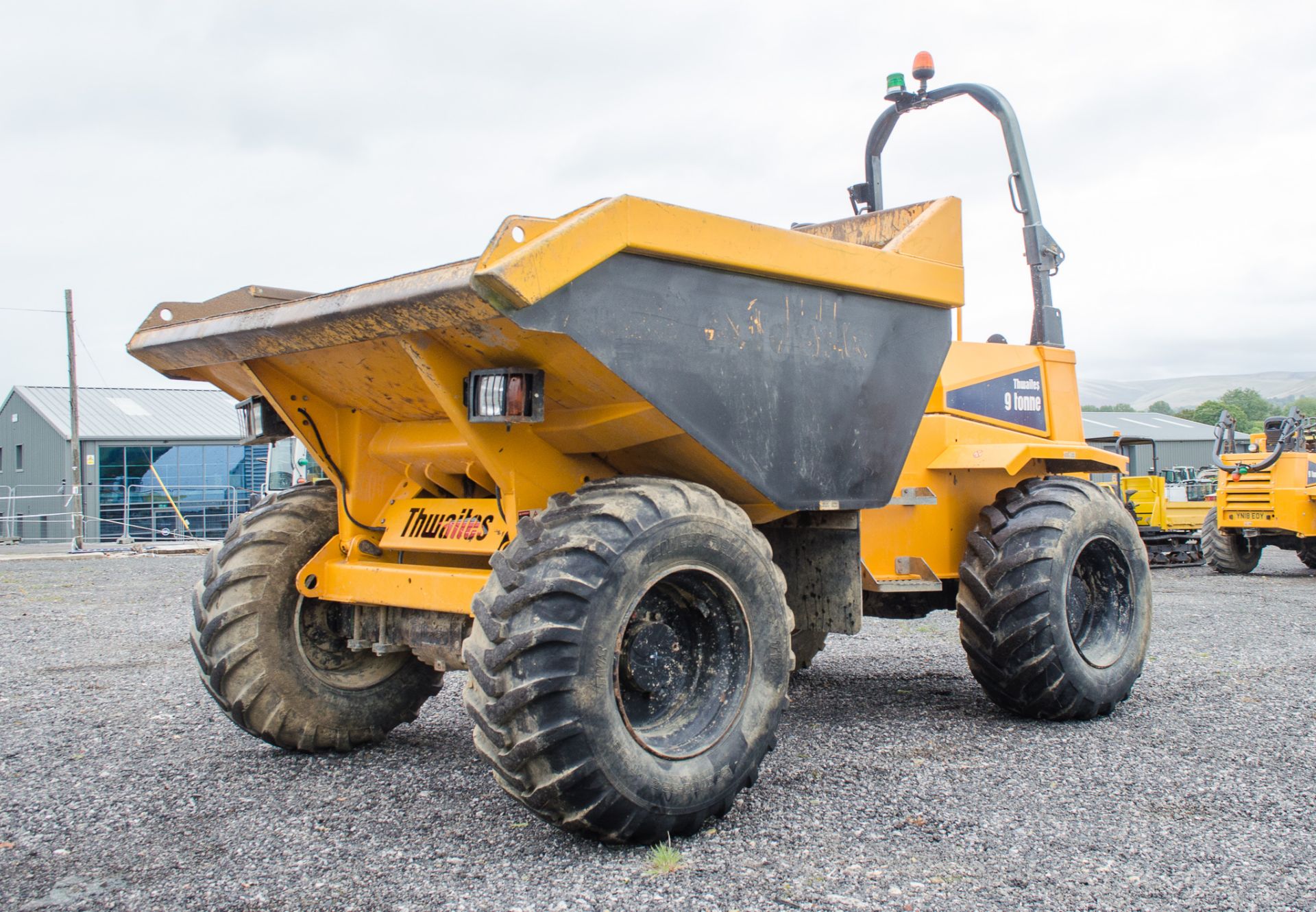 Thwaites 9 tonne straight skip dumper Year: 2018 S/N: 2090 Recorded Hours: 1081 c/w road light kit