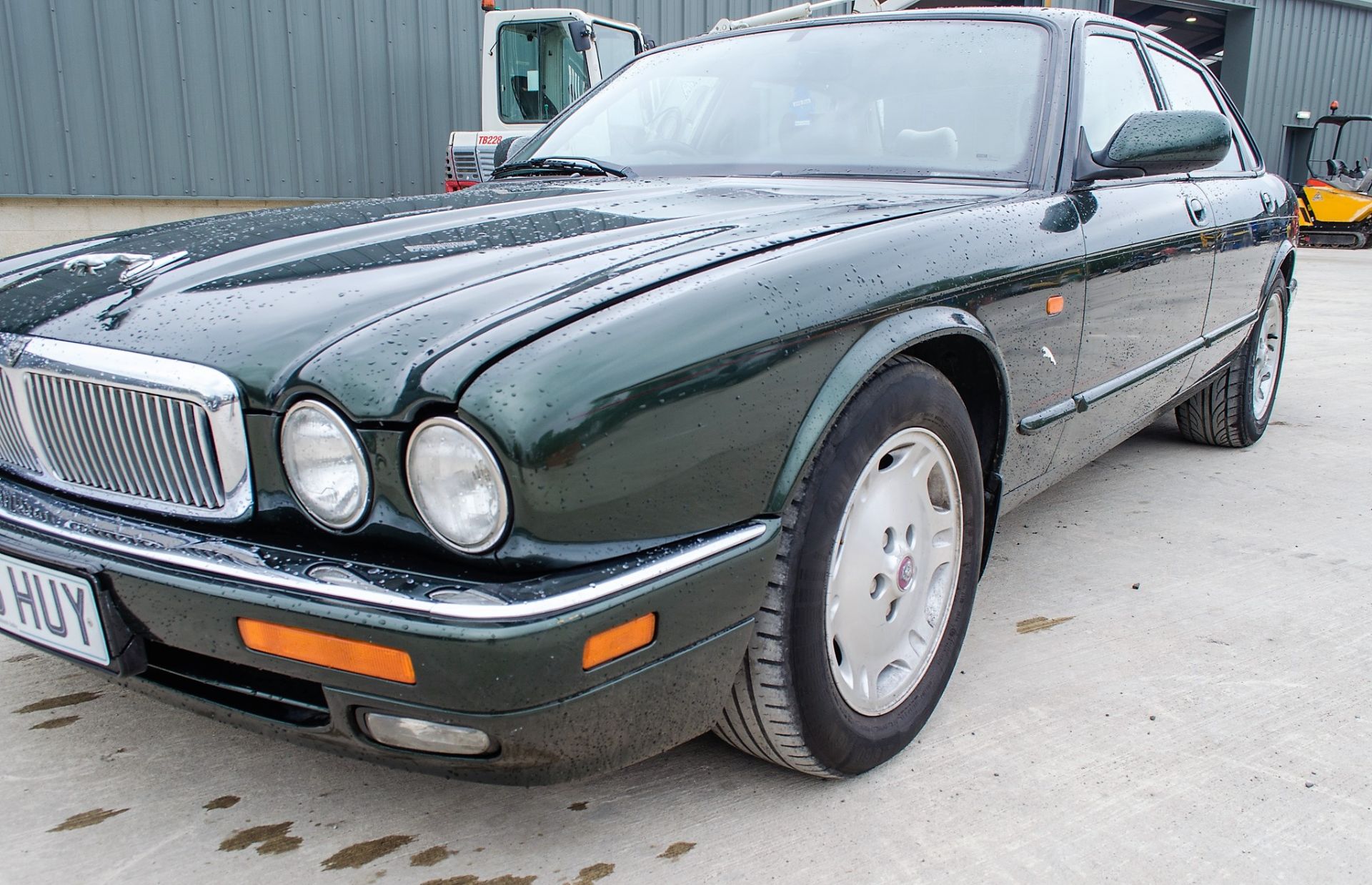 Jaguar XJ6 3.2 Sport petrol automatic 4 door saloon car Registration Number: N586 HUY Date of - Image 9 of 28