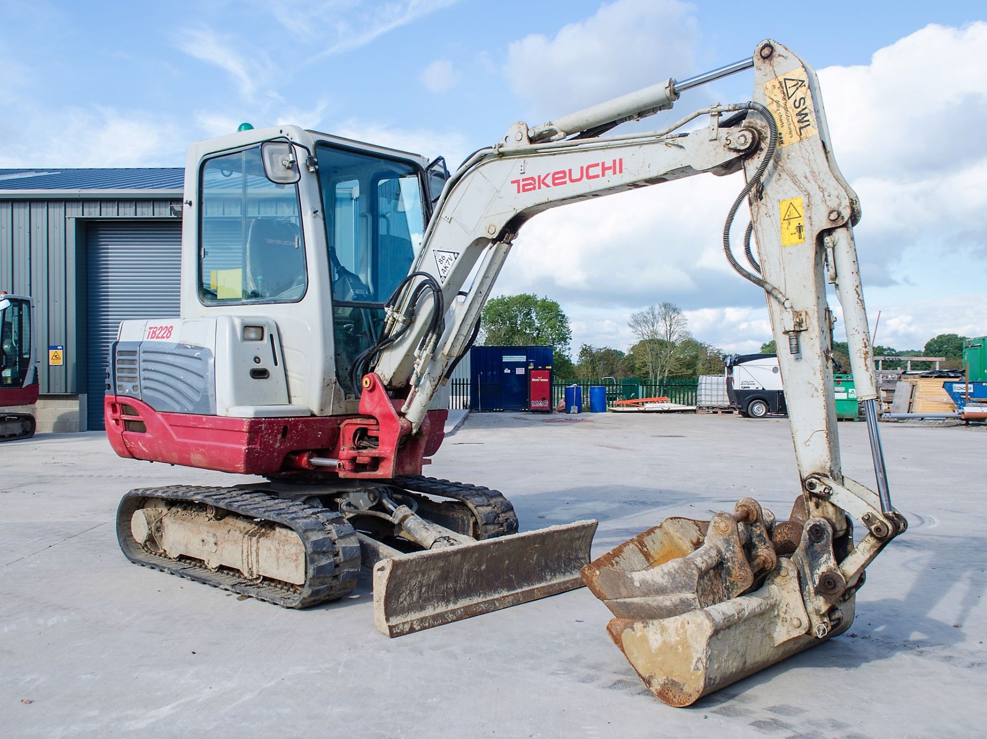 Takeuchi TB228 2.8 tonne rubber tracked mini excavator Year: 2015 S/N: 122804180 Recorded Hours: - Image 2 of 19
