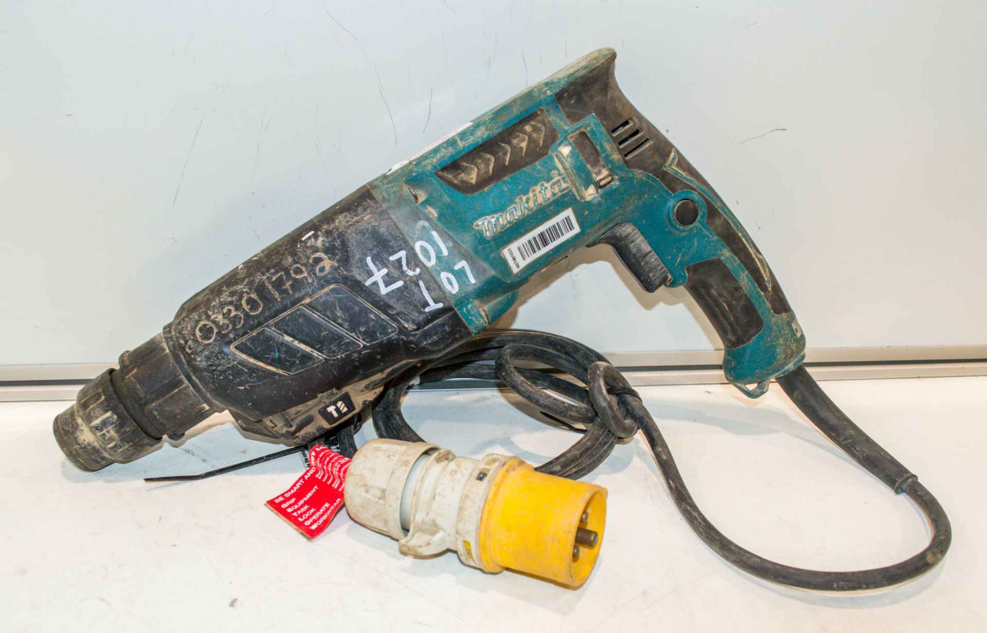 Makita HR2630 110V SDS rotating hammer drill ** Damaged ** 03301792 CO