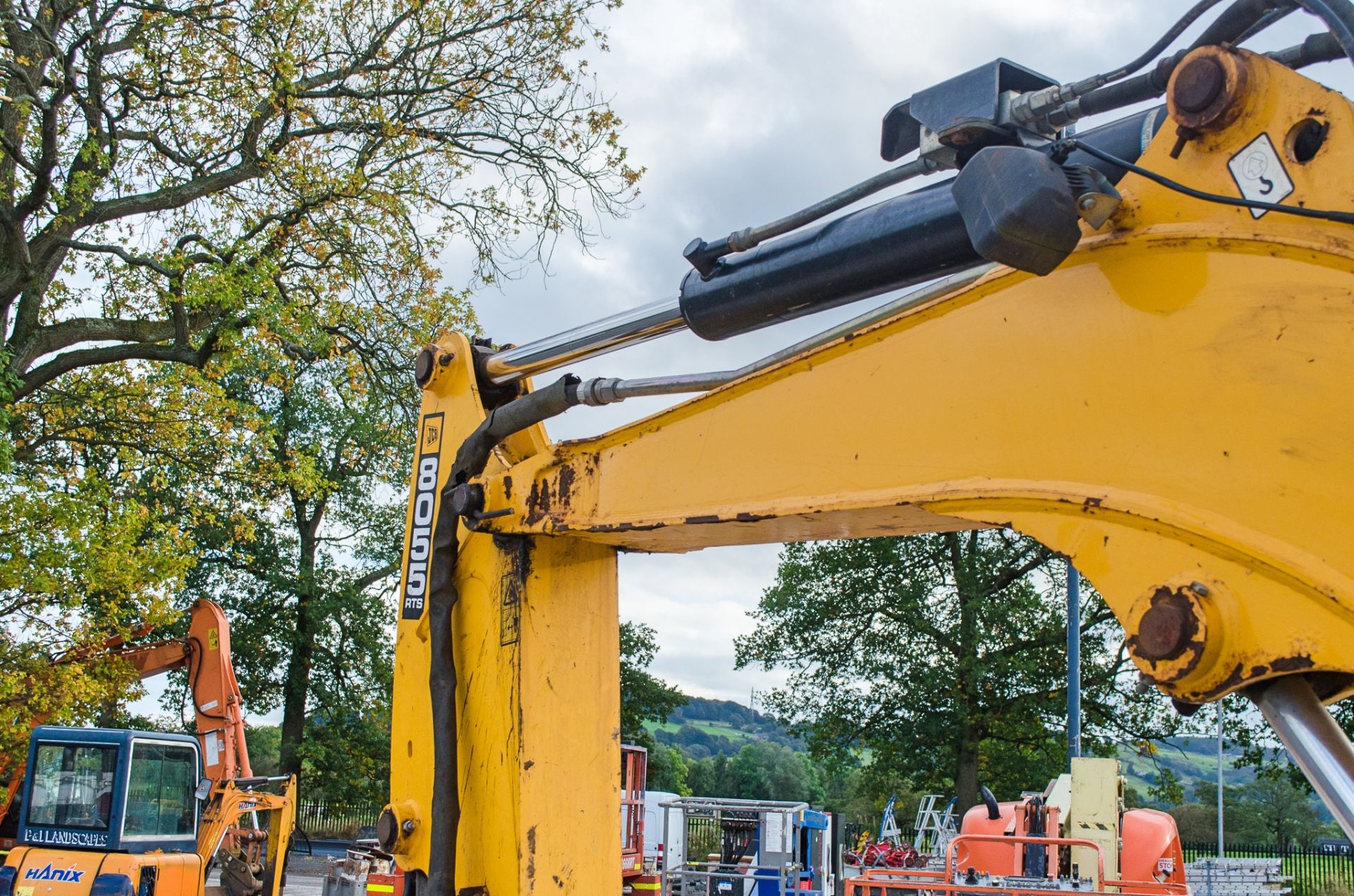 JCB 8055 5.5 tonne rubber tracked mini excavator  Year: 2013  S/N: 2060473 Recorded Hours: 2698 - Image 13 of 21