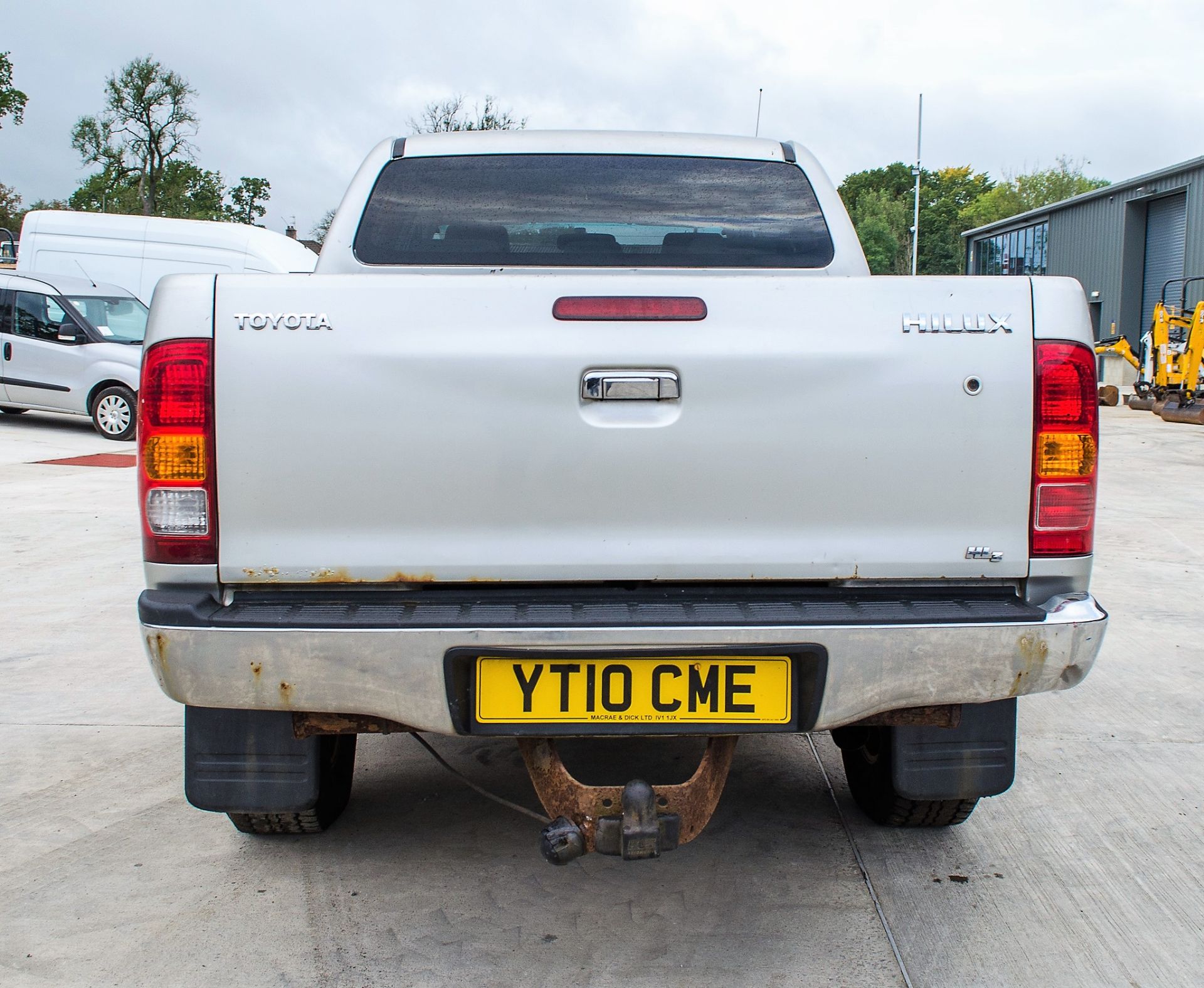 Toyota Hi-Lux 2.5 D4-D 144 HL3 double cab diesel 4wd pick up  Reg No: YT10 CME  Date of - Image 6 of 26