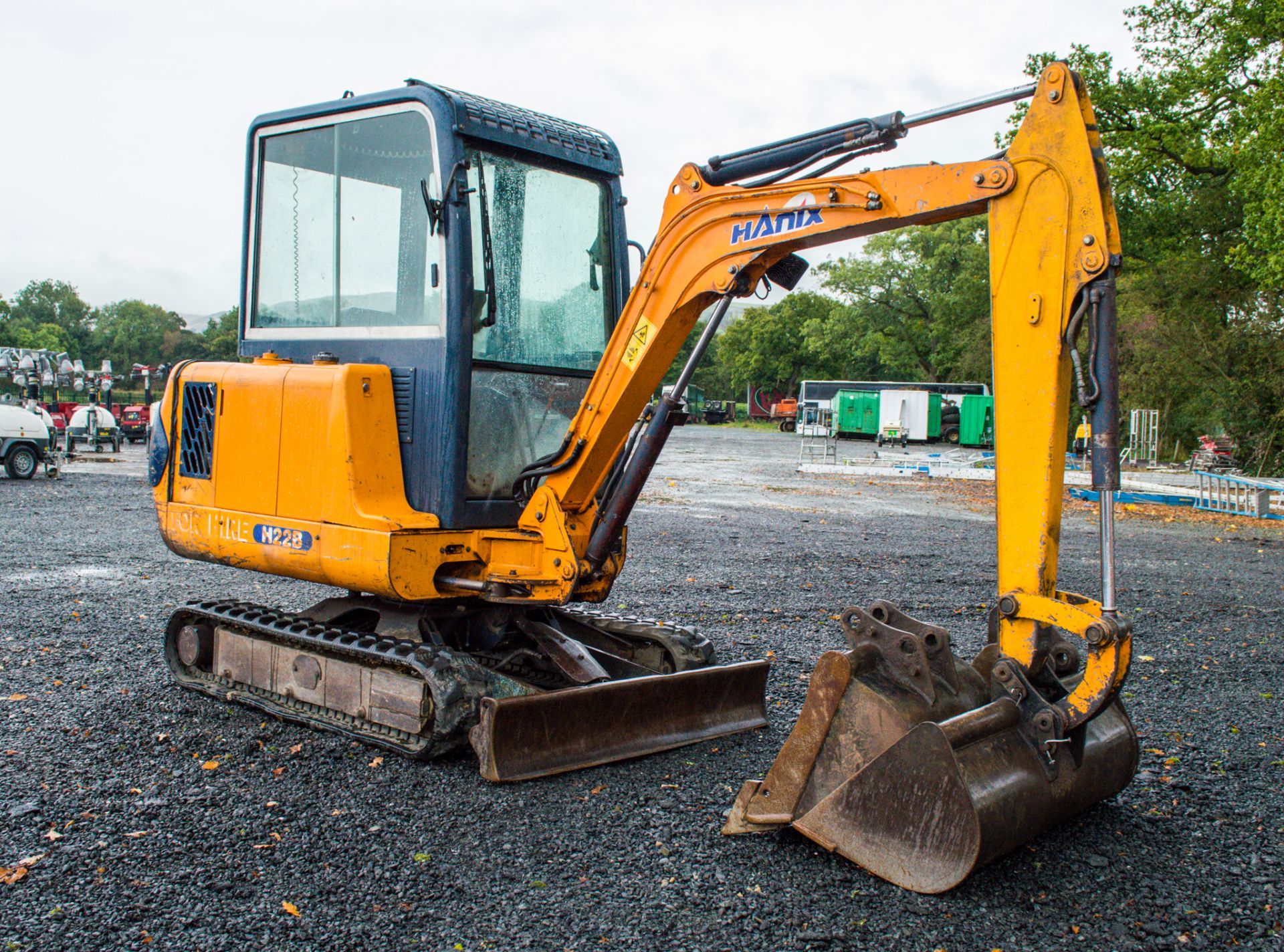 Hanix H22B 2.2 tonne rubber tracked mini excavator  Year: 2002  S/N: 522230 Recorded Hours: c/w - Image 2 of 16