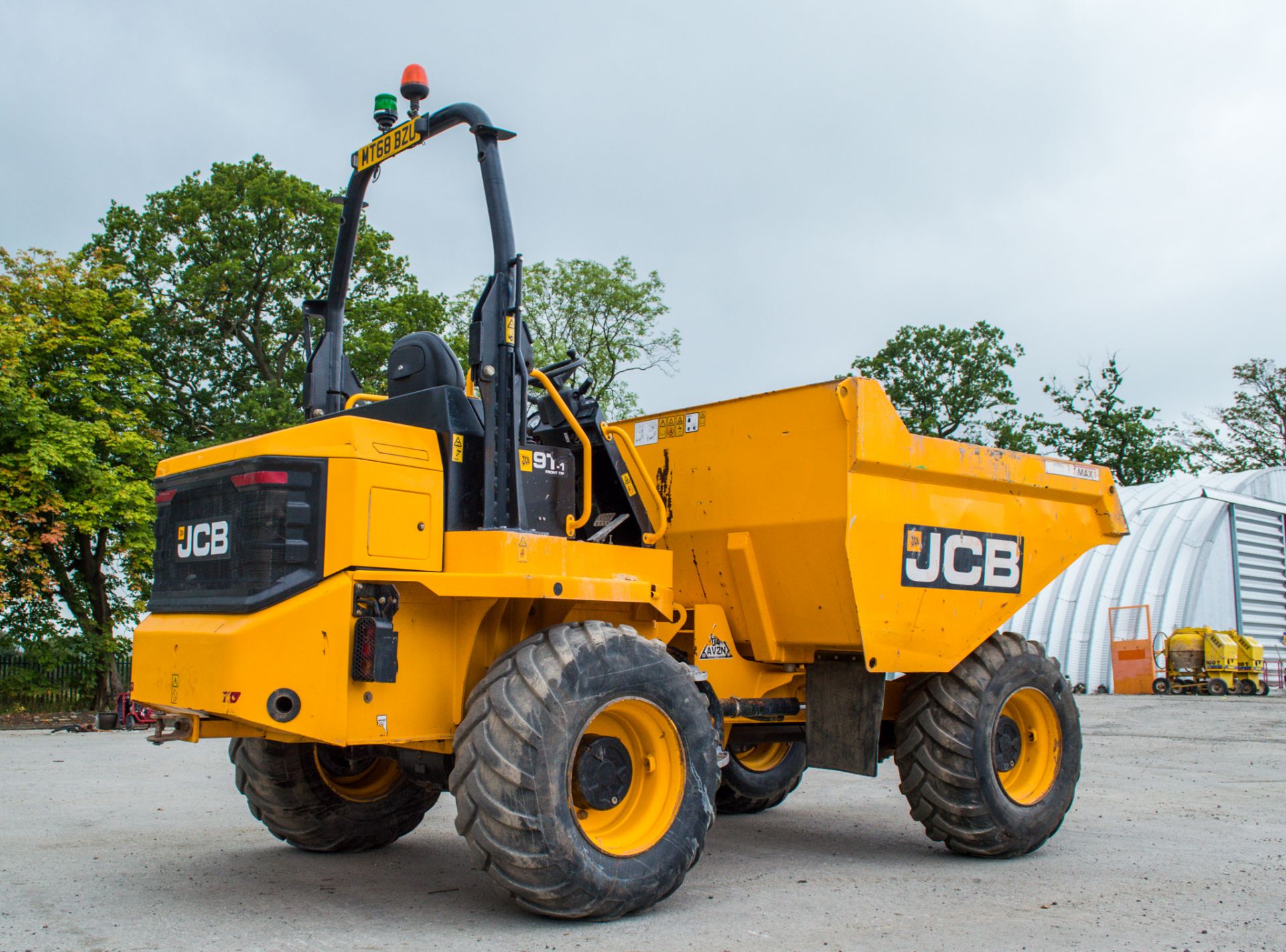 JCB 9T-1 9 tonne straight skip dumper  Year: 2018 S/N: 561853 Recorded Hours: 1307 - Image 3 of 19