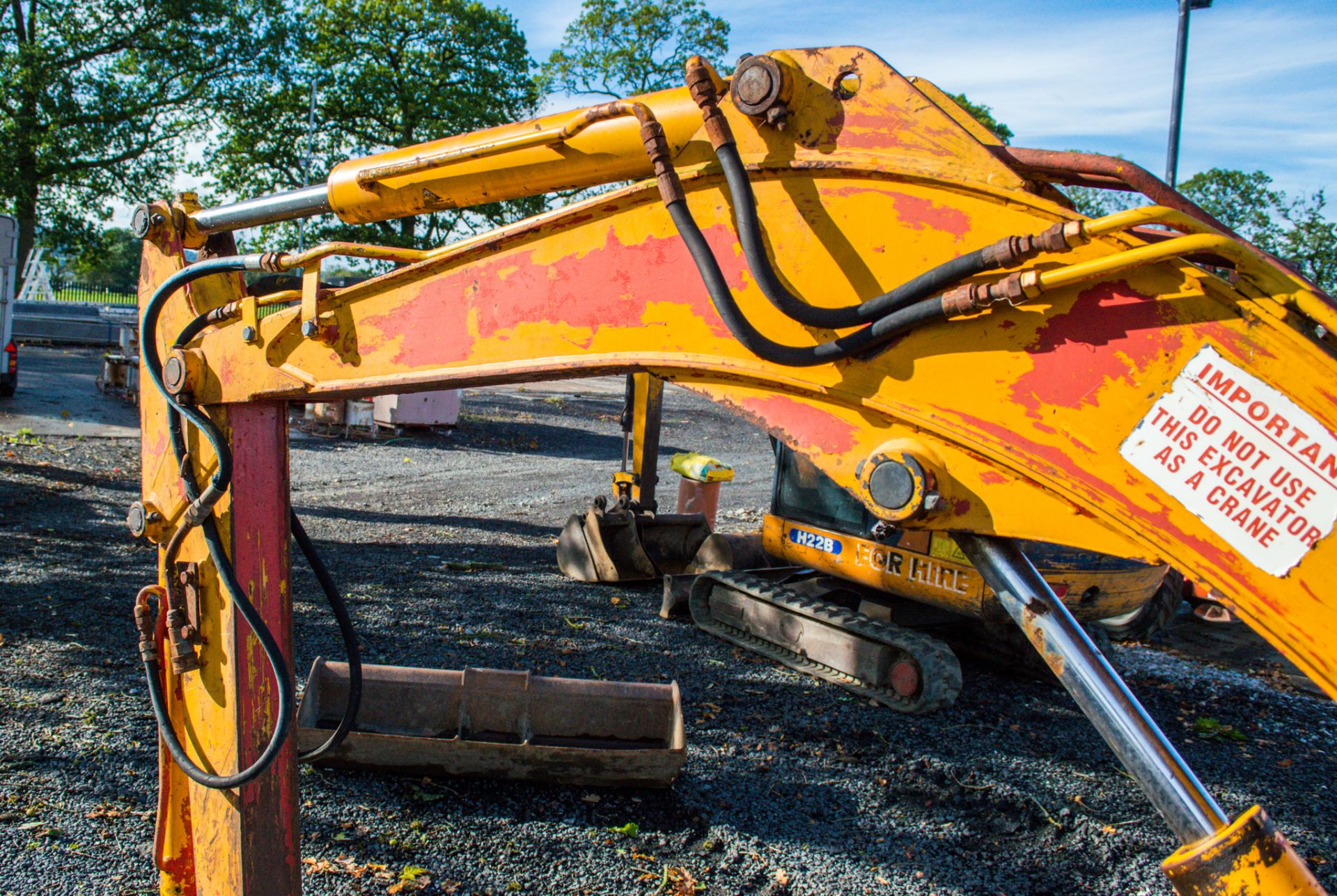 JCB 802 2.4 tonne rubber tracked mini excavator S/N: 0732149 blade, piped, manual quick hitch & 2 - Image 11 of 17