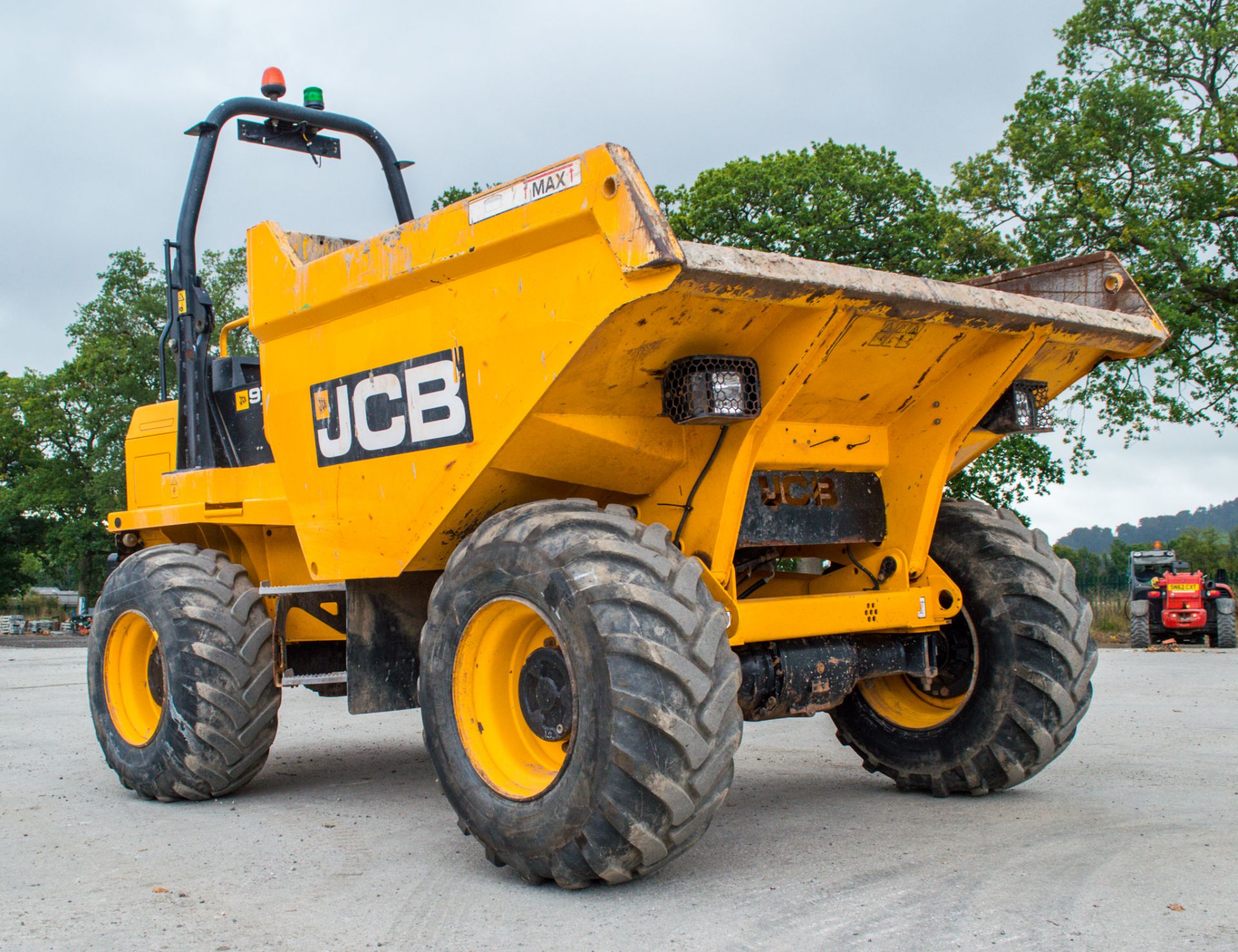 JCB 9T-1 9 tonne straight skip dumper  Year: 2018 S/N: 561853 Recorded Hours: 1307 - Image 2 of 19