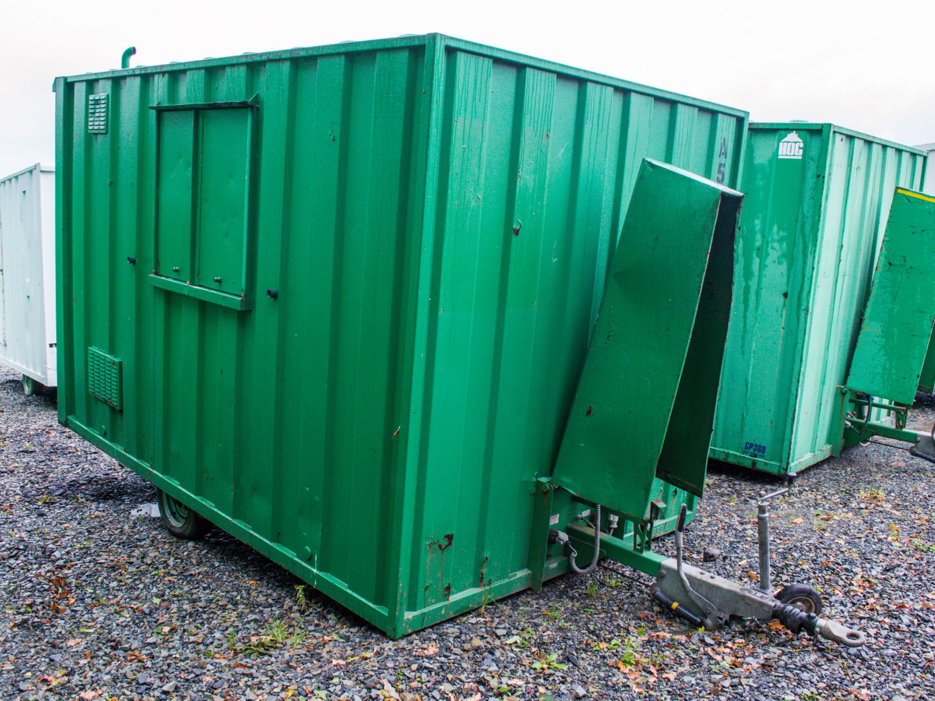 Ground Hog 12' by 8' fast tow self lowering welfare unit    c/w canteen area, toilet room, generator - Image 2 of 12