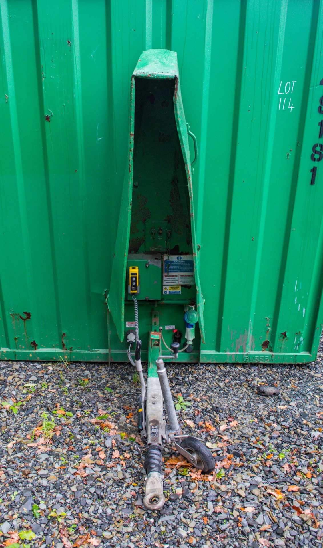 Ground Hog 12' by 8' fast tow self lowering welfare unit    c/w canteen area, toilet room, generator - Image 12 of 12