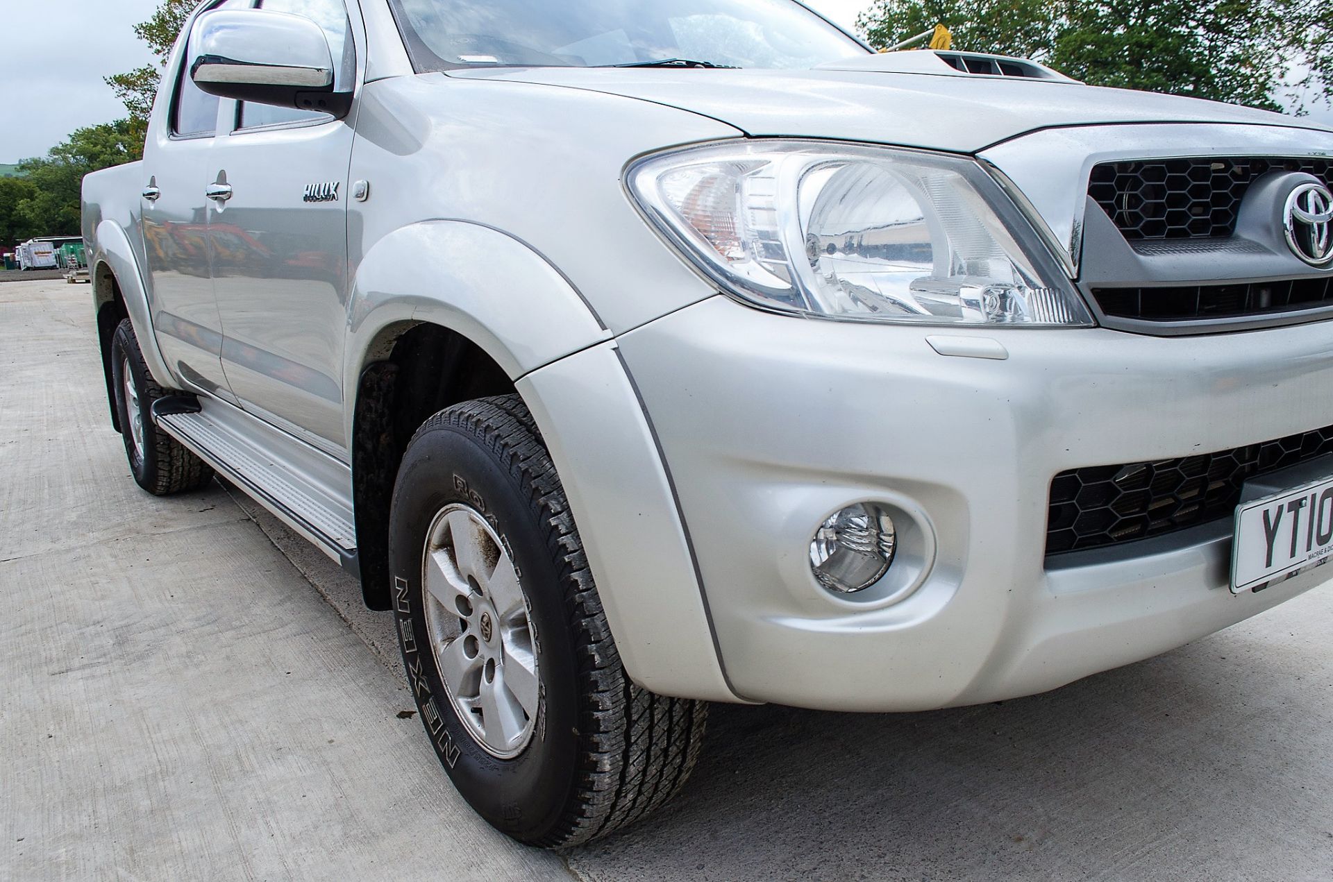 Toyota Hi-Lux 2.5 D4-D 144 HL3 double cab diesel 4wd pick up  Reg No: YT10 CME  Date of - Image 10 of 26