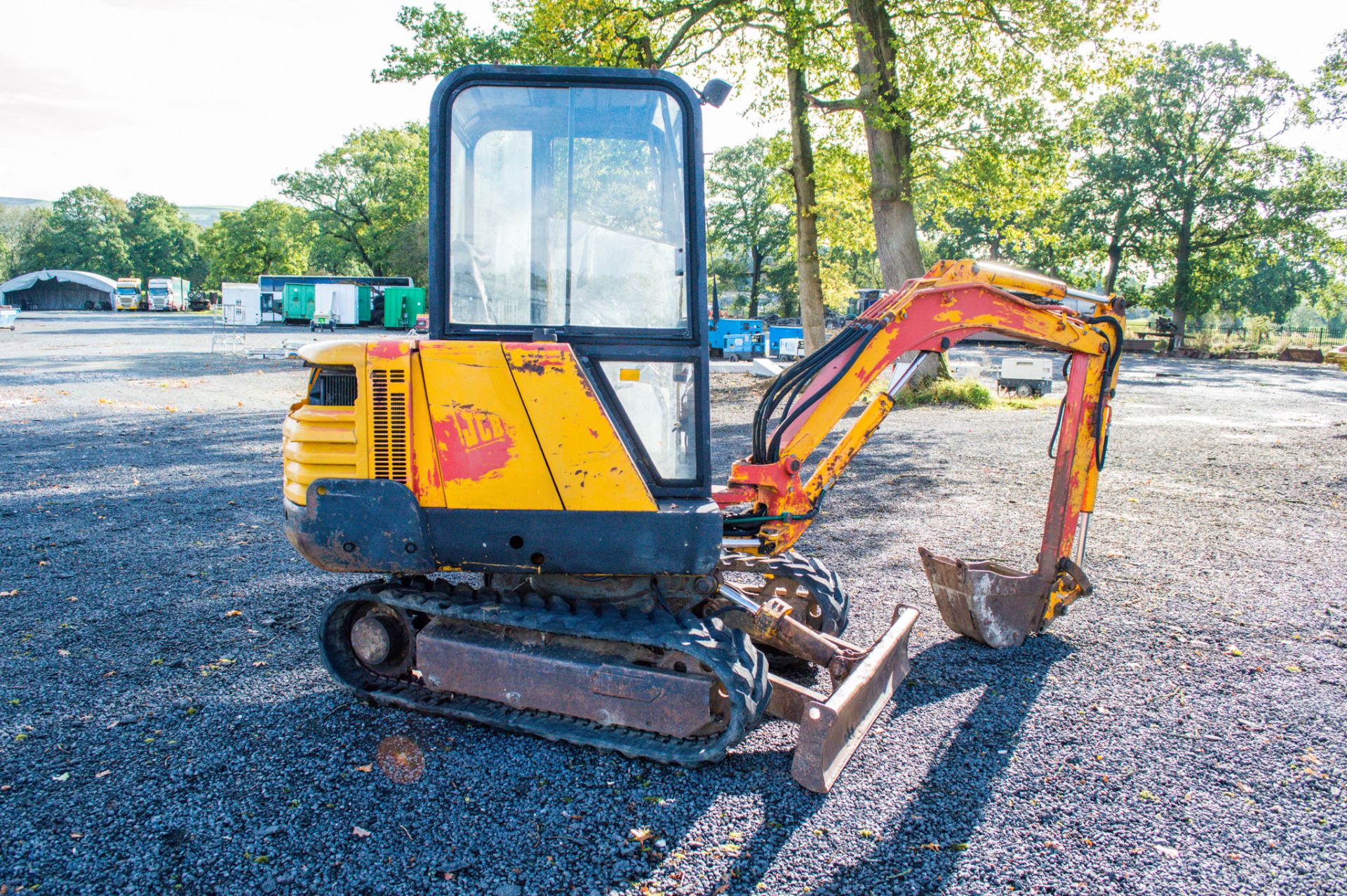 JCB 802 2.4 tonne rubber tracked mini excavator S/N: 0732149 blade, piped, manual quick hitch & 2 - Image 17 of 17