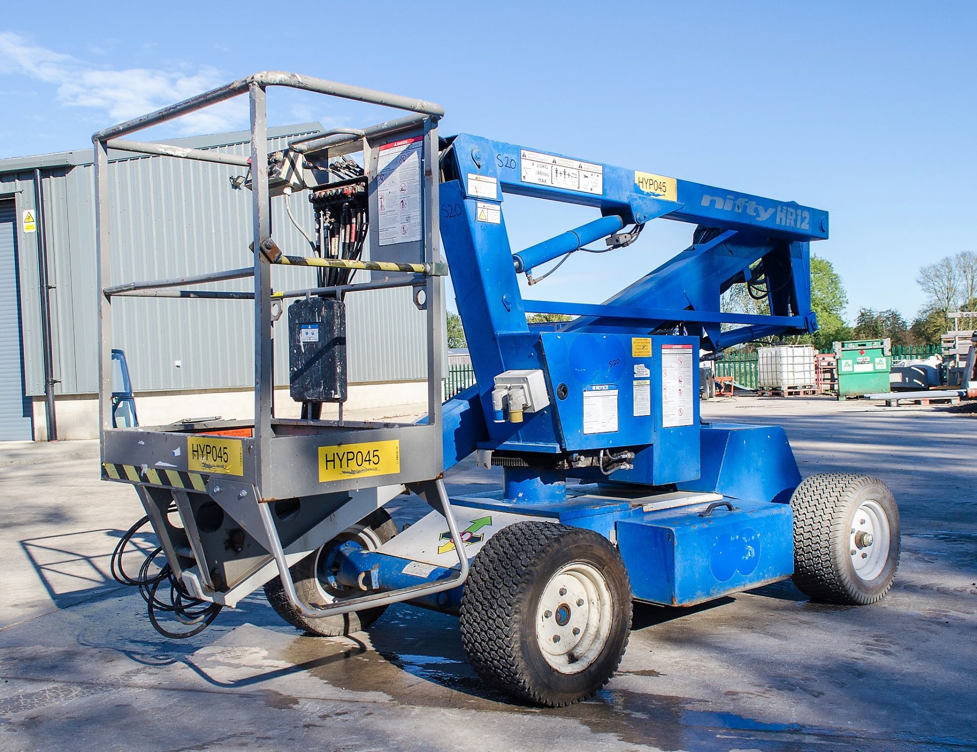 Nifty HR12 NDE diesel driven/battery electric articulated boom lift  Year: 2006  S/N: 12-13635