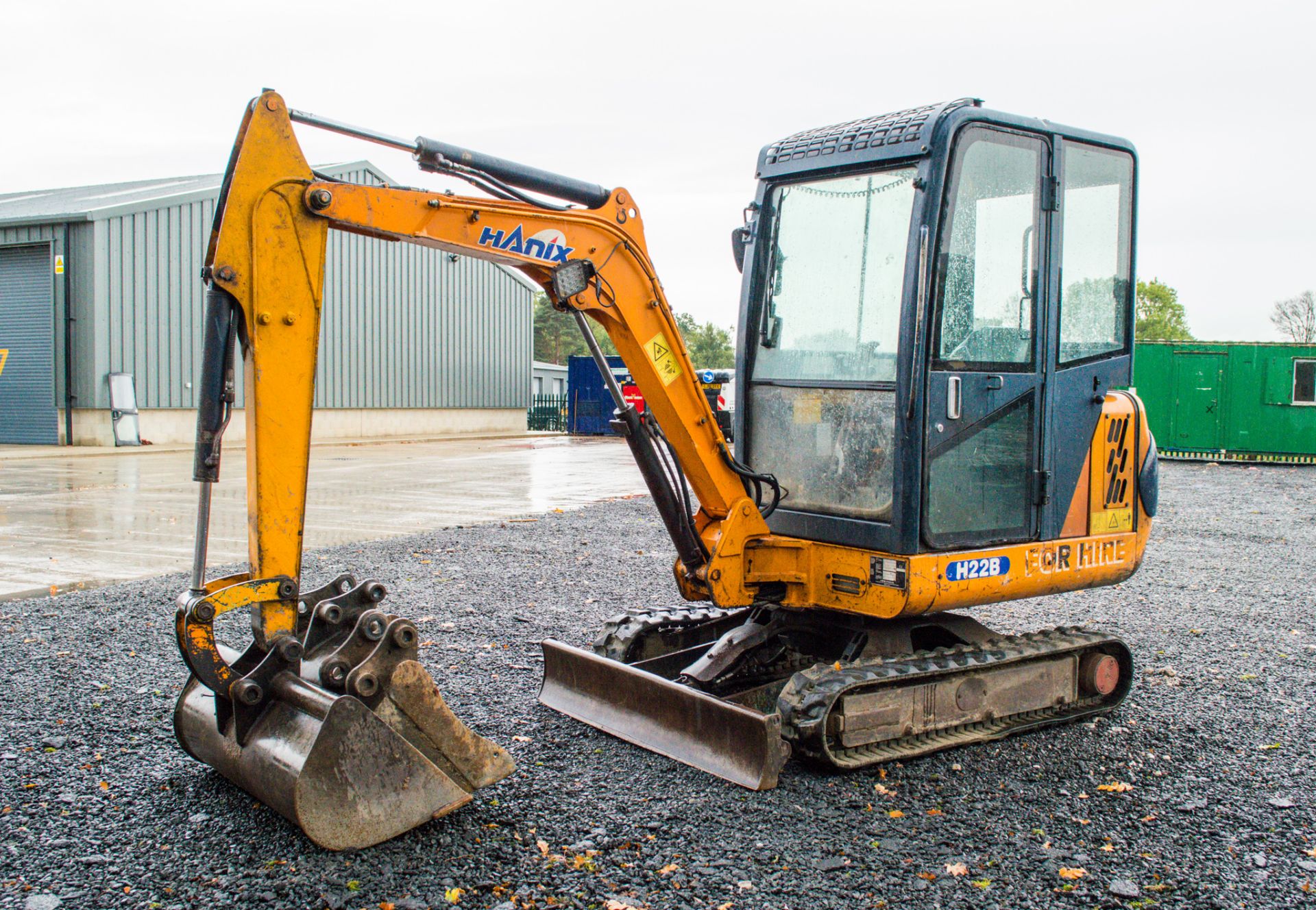 Hanix H22B 2.2 tonne rubber tracked mini excavator  Year: 2002  S/N: 522230 Recorded Hours: c/w