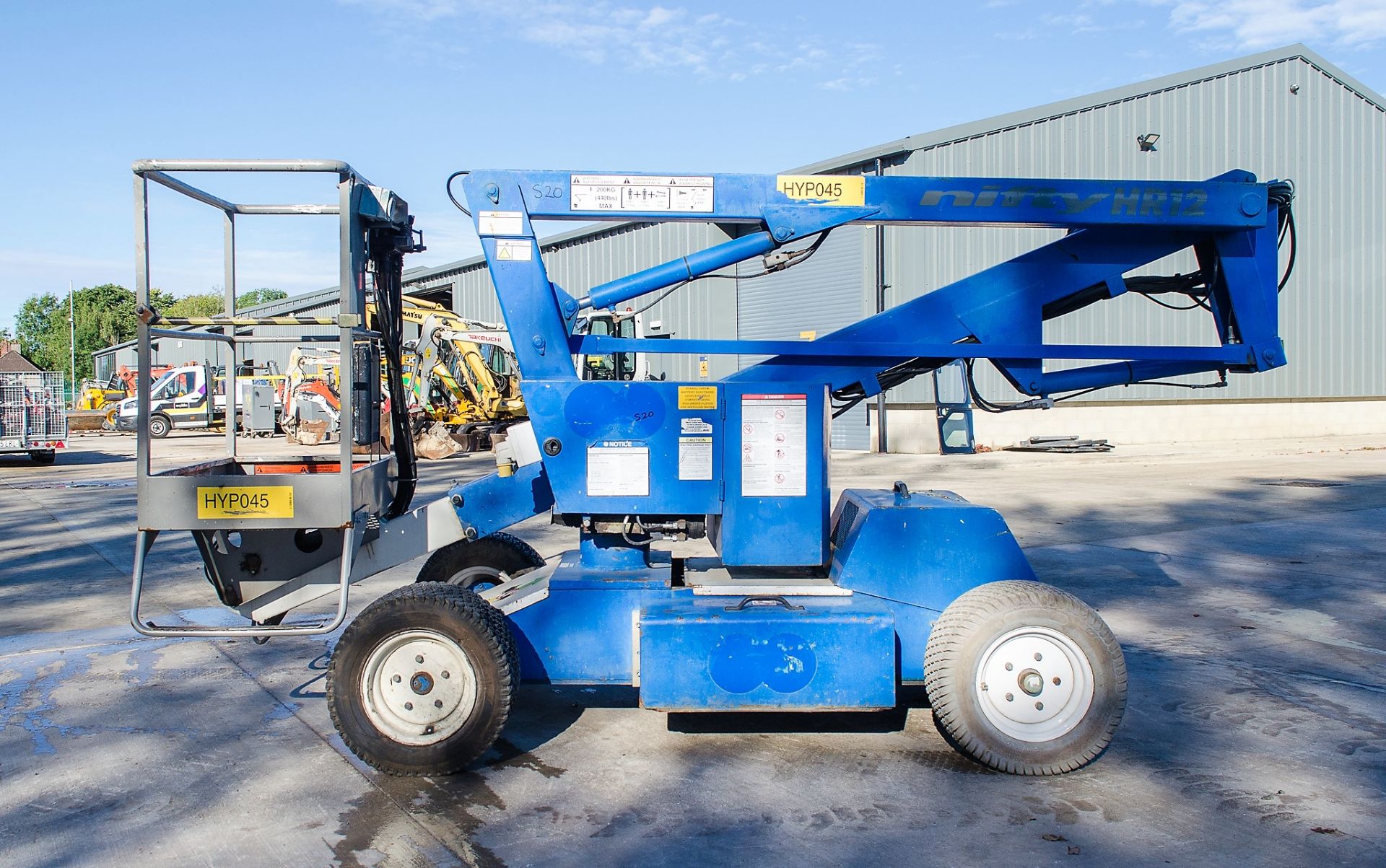 Nifty HR12 NDE diesel driven/battery electric articulated boom lift  Year: 2006  S/N: 12-13635 - Image 9 of 17