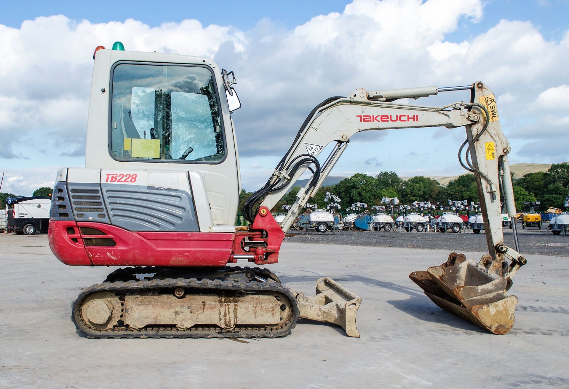 Takeuchi TB228 2.8 tonne rubber tracked mini excavator Year: 2015 S/N: 122804180 Recorded Hours: - Image 8 of 19