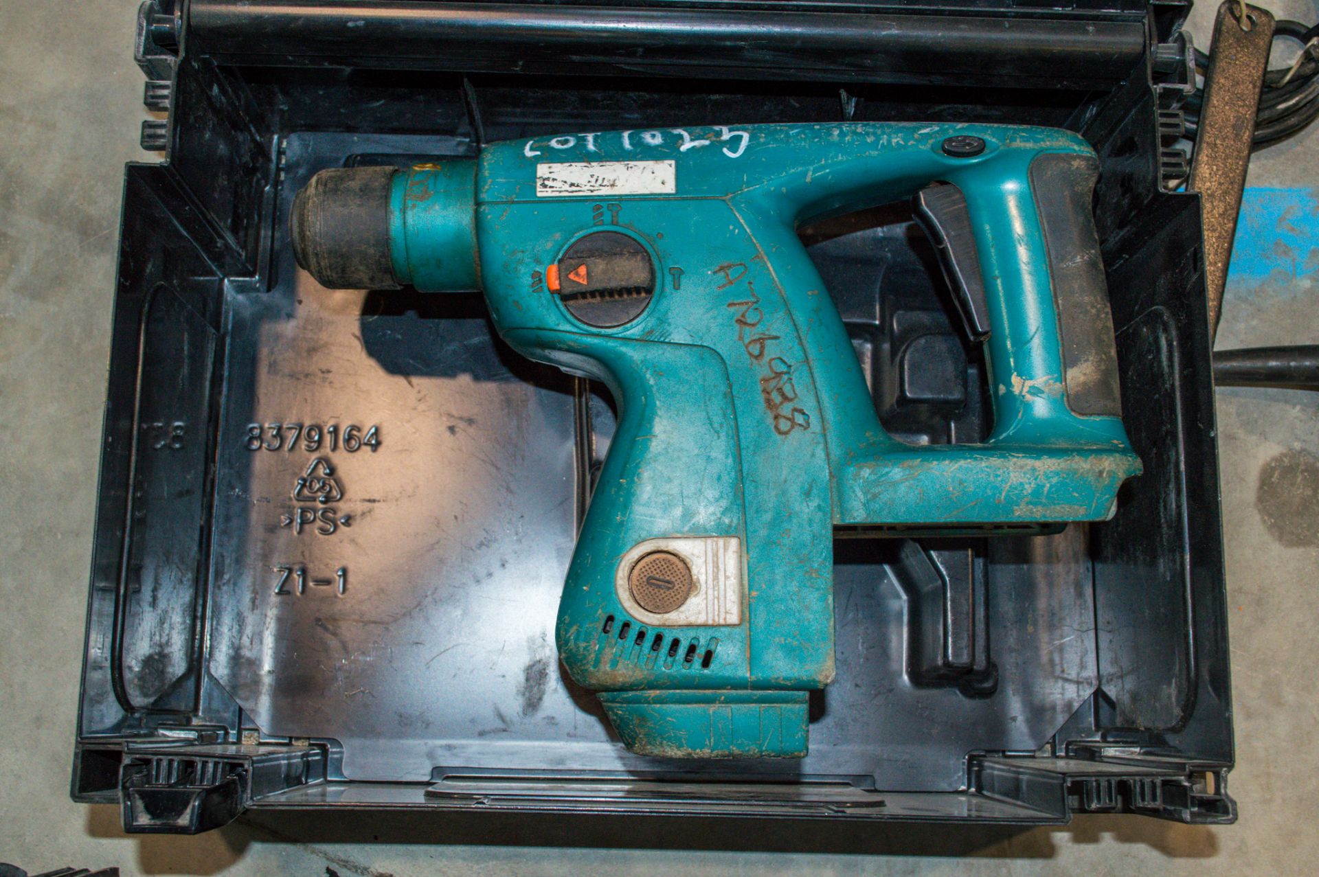 Makita BHR200 SDS rotary hammer drill c/w carry case A726938 CO