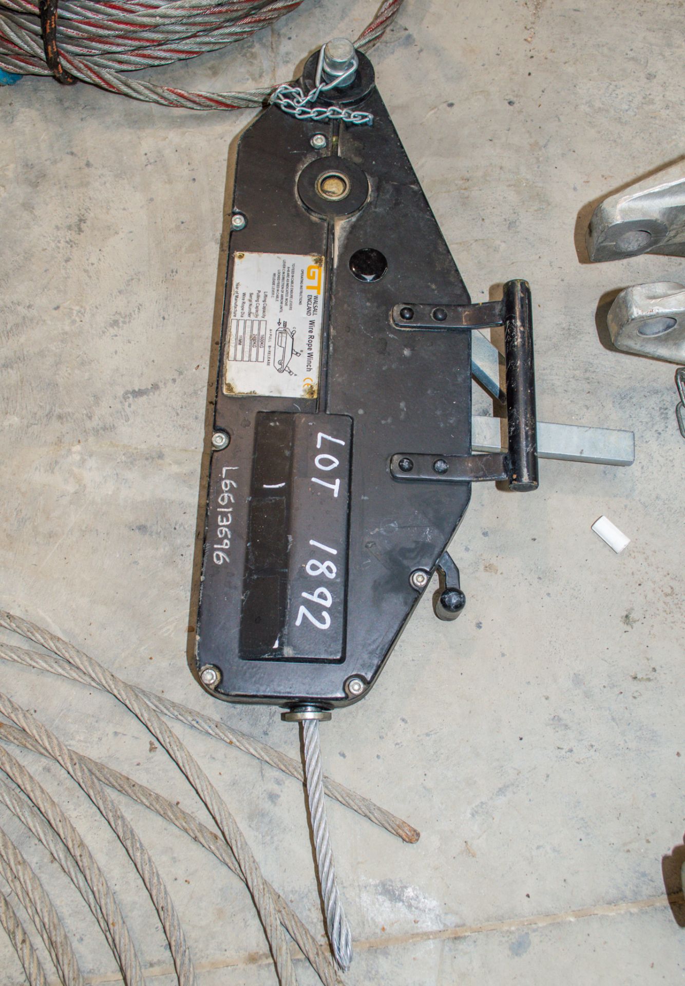 GT 1.6 tonne wire rope winch/puller L6613696