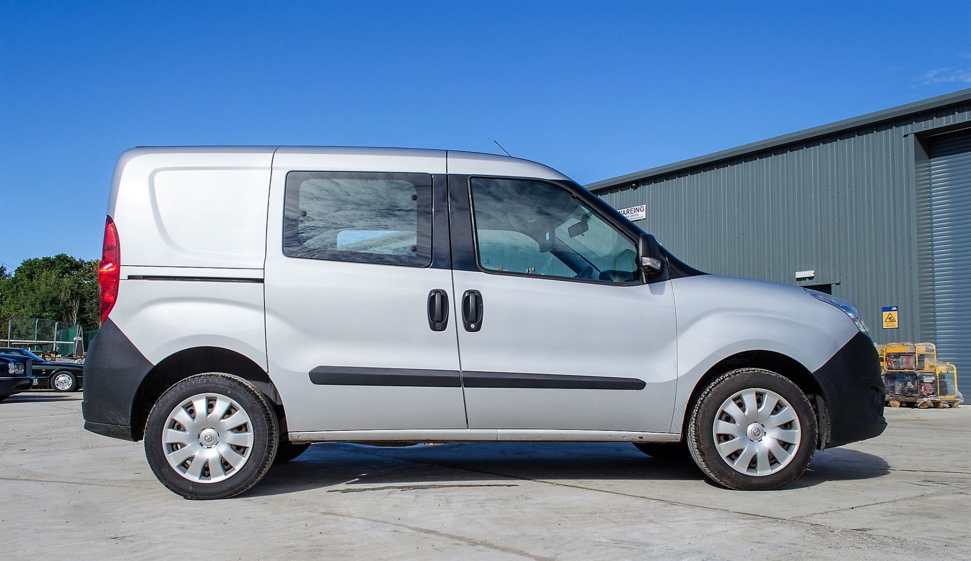 Vauxhall Combo 2300 1.3 CDTi Eco Flex glazed crew van Registration Number: DN63 OWA Date of - Image 8 of 25