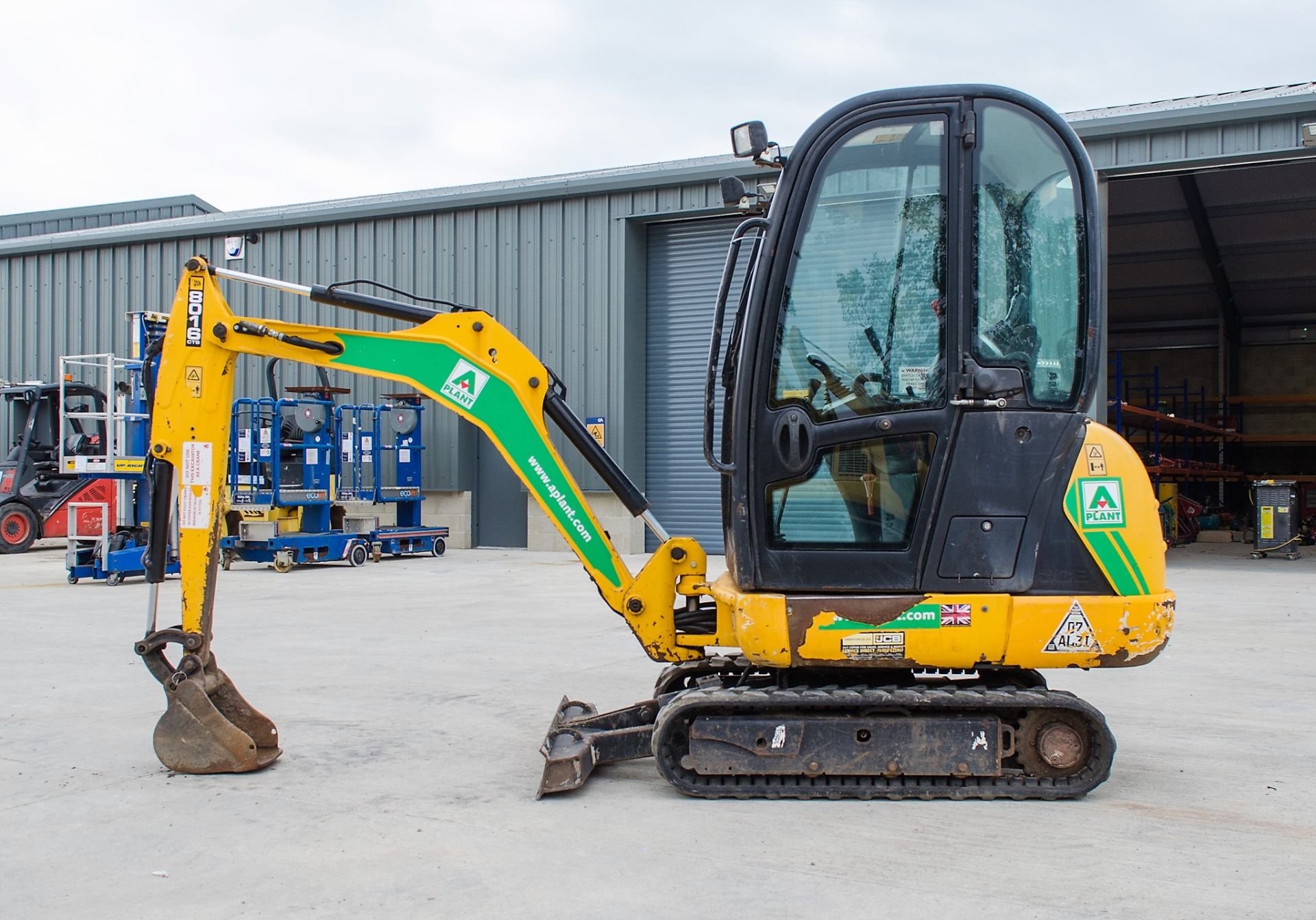 JCB 8016 CTS 1.5 tonne rubber tracked mini excavator Year: 2015 S/N: 2071738 Recorded Hours: 1882 - Image 7 of 20