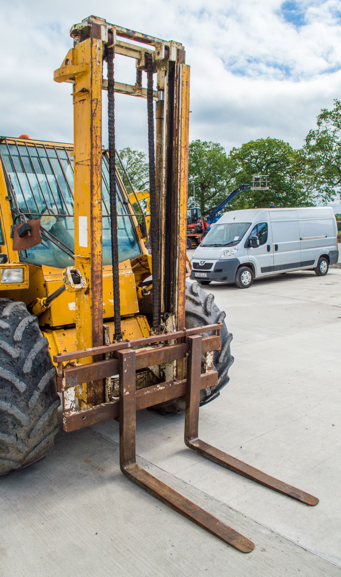 Manitou M26-4 rough terrain forklift Year; 1997 S/N: 123752 Recorded Hours: 4707 P2929 - Image 11 of 16