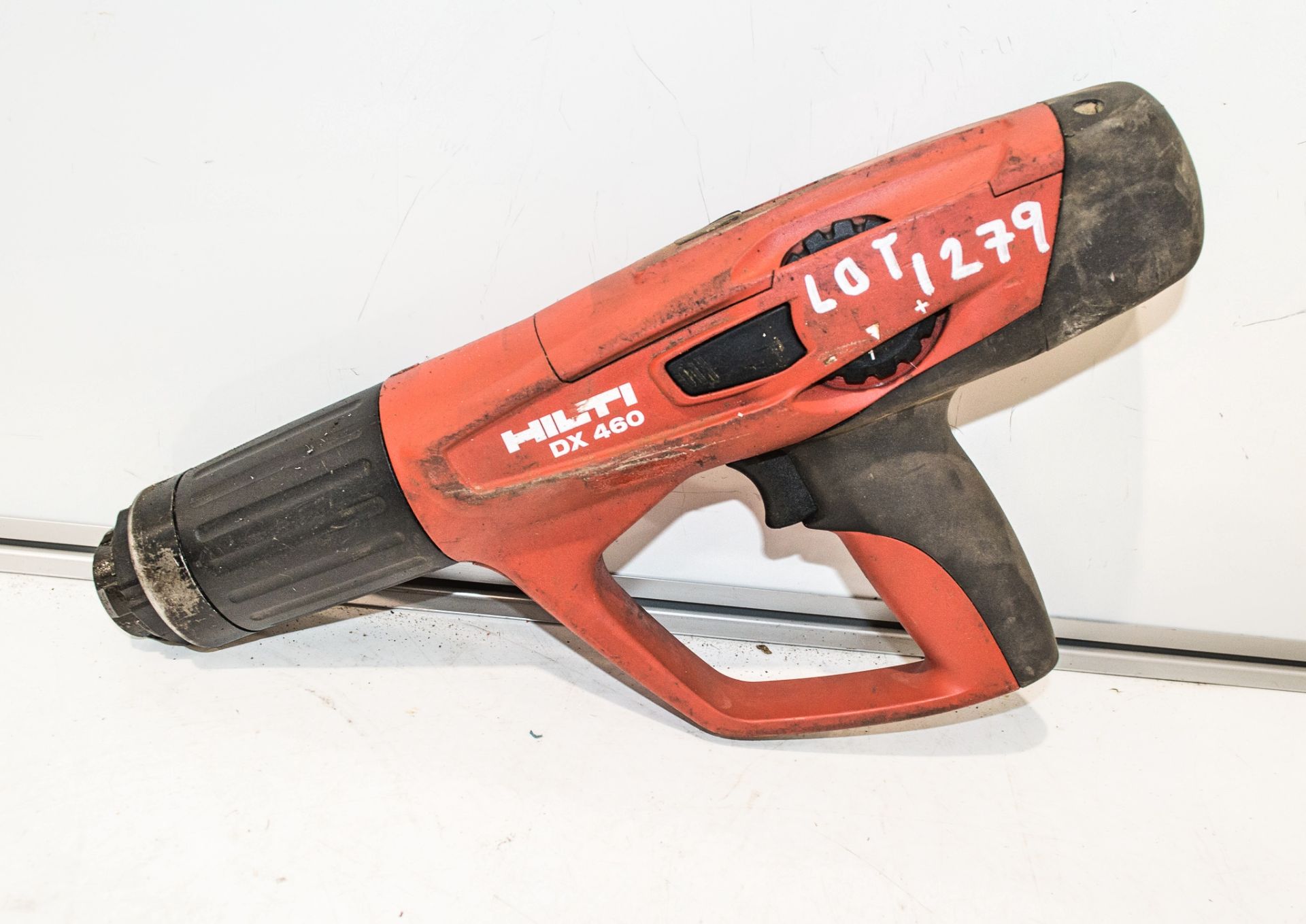 Hilti DX460 nail gun 14111775