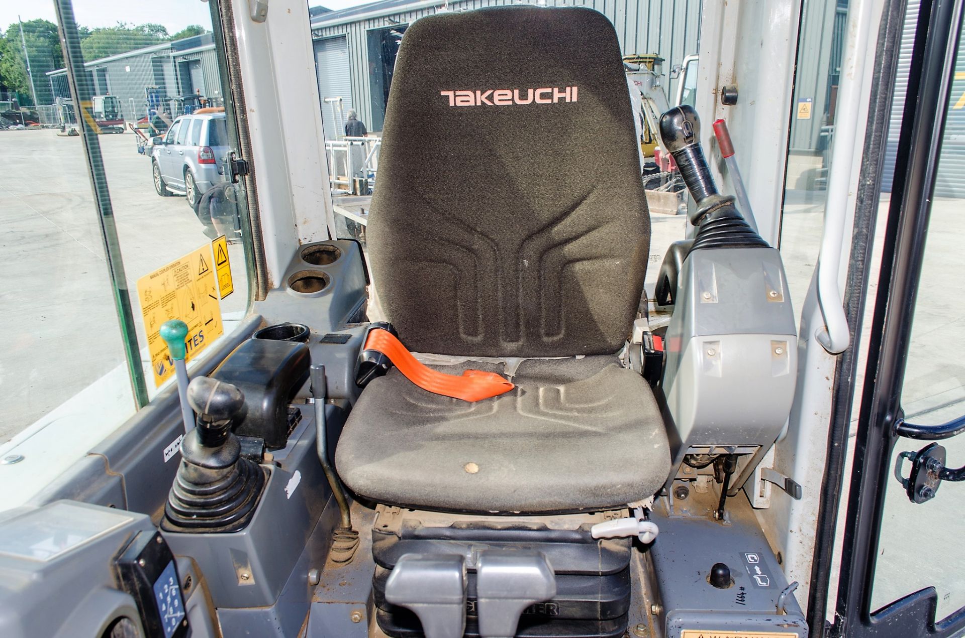 Takeuchi TB228 2.8 tonne rubber tracked mini excavator Year: 2015 S/N: 122804180 Recorded Hours: - Image 17 of 19
