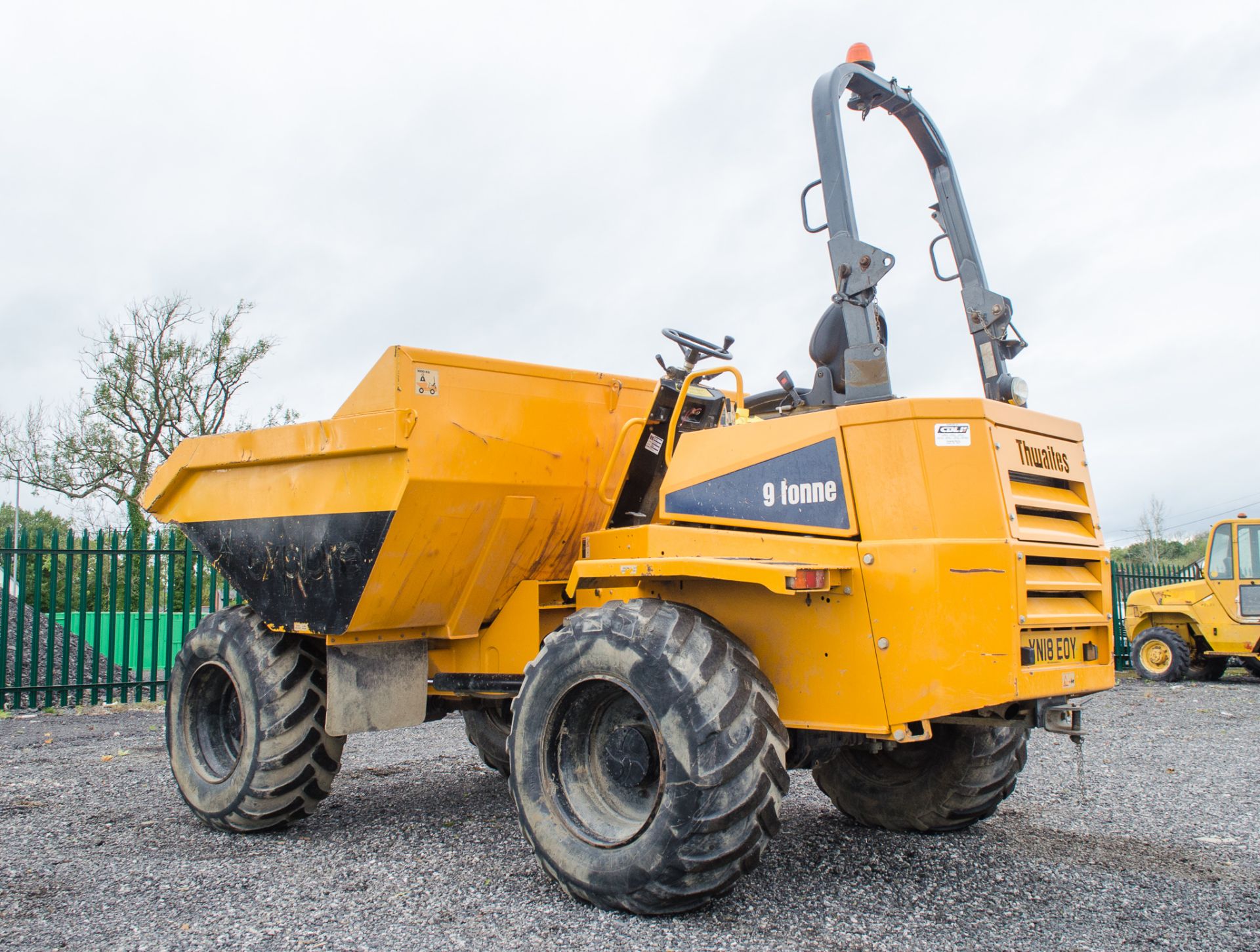 Thwaites 9 tonne straight skip dumper Year: 2018 S/N: 1685 Recorded Hours: 1822 c/w road light kit - Image 4 of 22